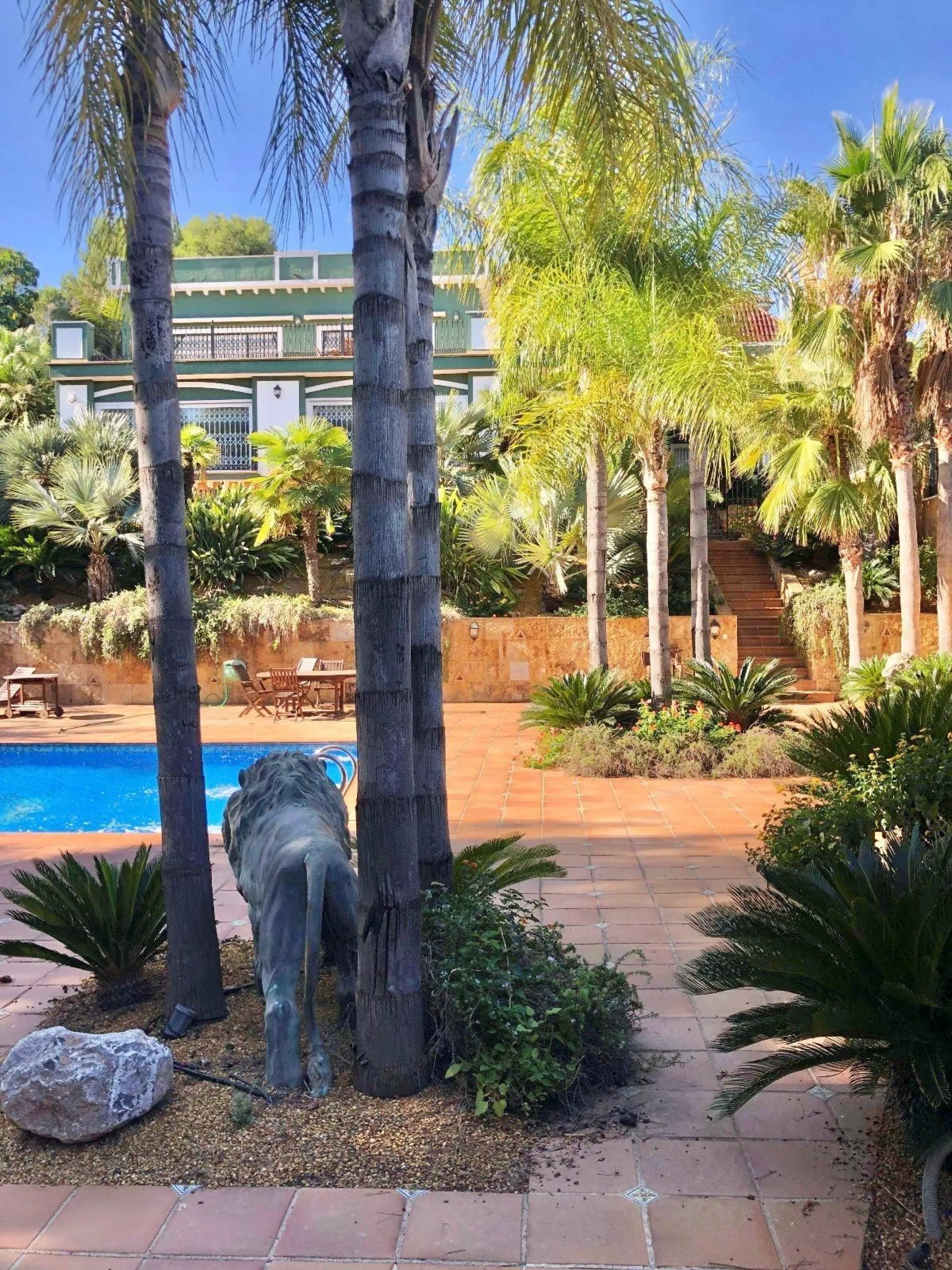 An exceptional residence in the heart of El Palmar, where luxury, comfort, and nature come together in perfect harmony.