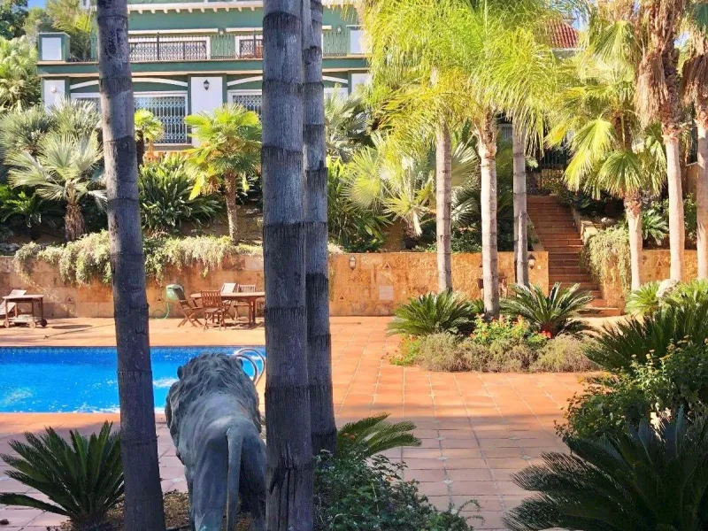 An exceptional residence in the heart of El Palmar, where luxury, comfort, and nature come together in perfect harmony.