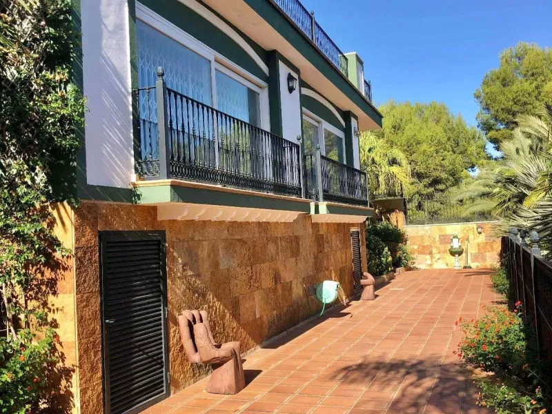 An exceptional residence in the heart of El Palmar, where luxury, comfort, and nature come together in perfect harmony.