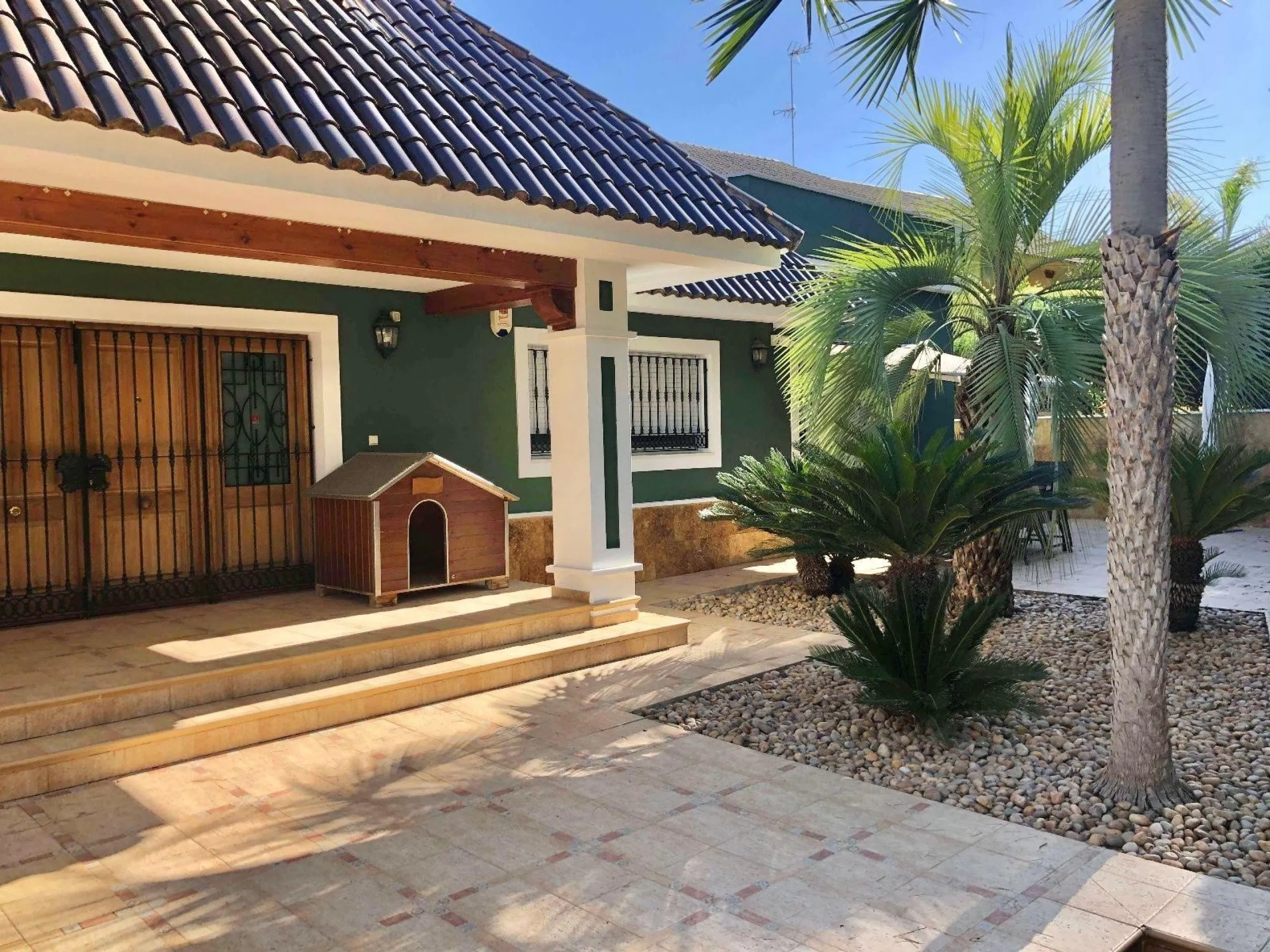 An exceptional residence in the heart of El Palmar, where luxury, comfort, and nature come together in perfect harmony.