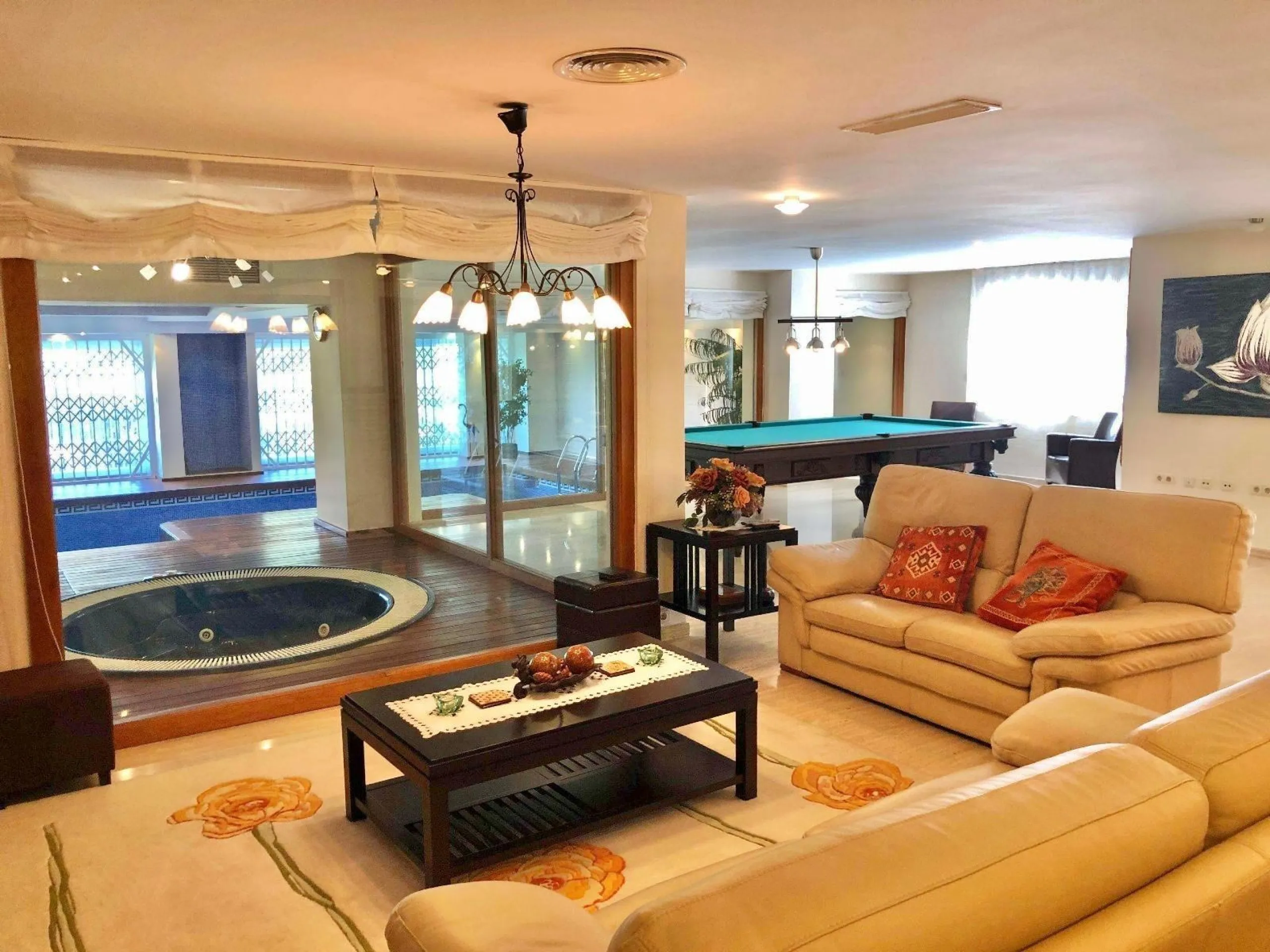An exceptional residence in the heart of El Palmar, where luxury, comfort, and nature come together in perfect harmony.