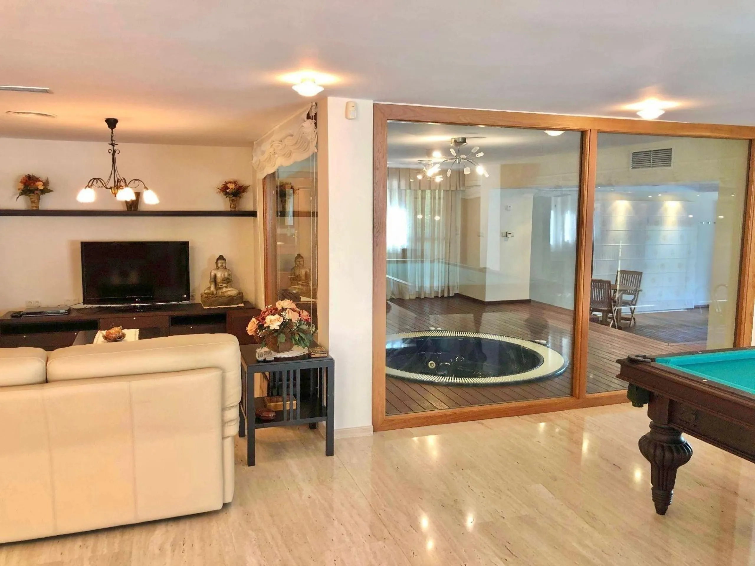 An exceptional residence in the heart of El Palmar, where luxury, comfort, and nature come together in perfect harmony.