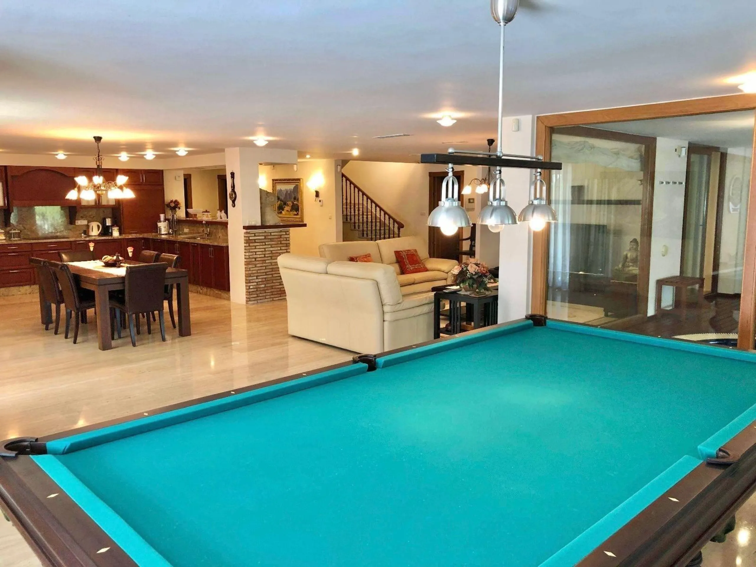 An exceptional residence in the heart of El Palmar, where luxury, comfort, and nature come together in perfect harmony.
