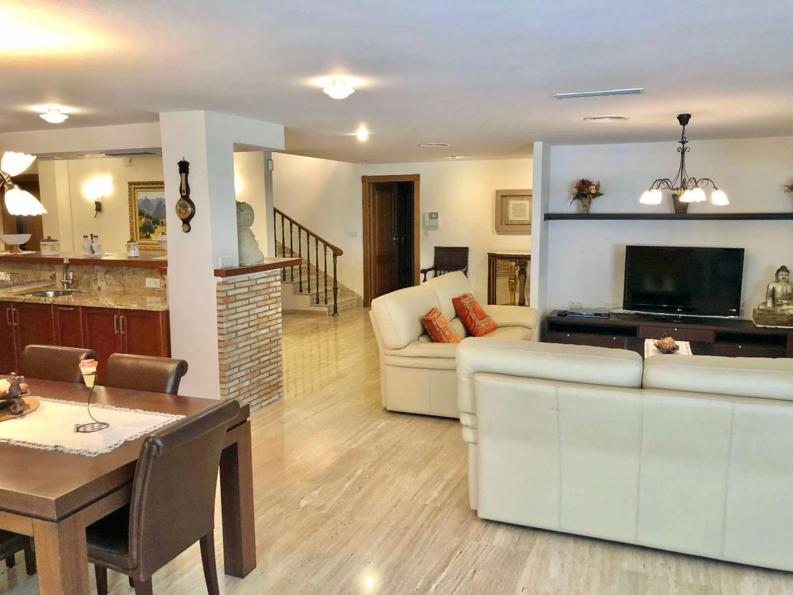 An exceptional residence in the heart of El Palmar, where luxury, comfort, and nature come together in perfect harmony.
