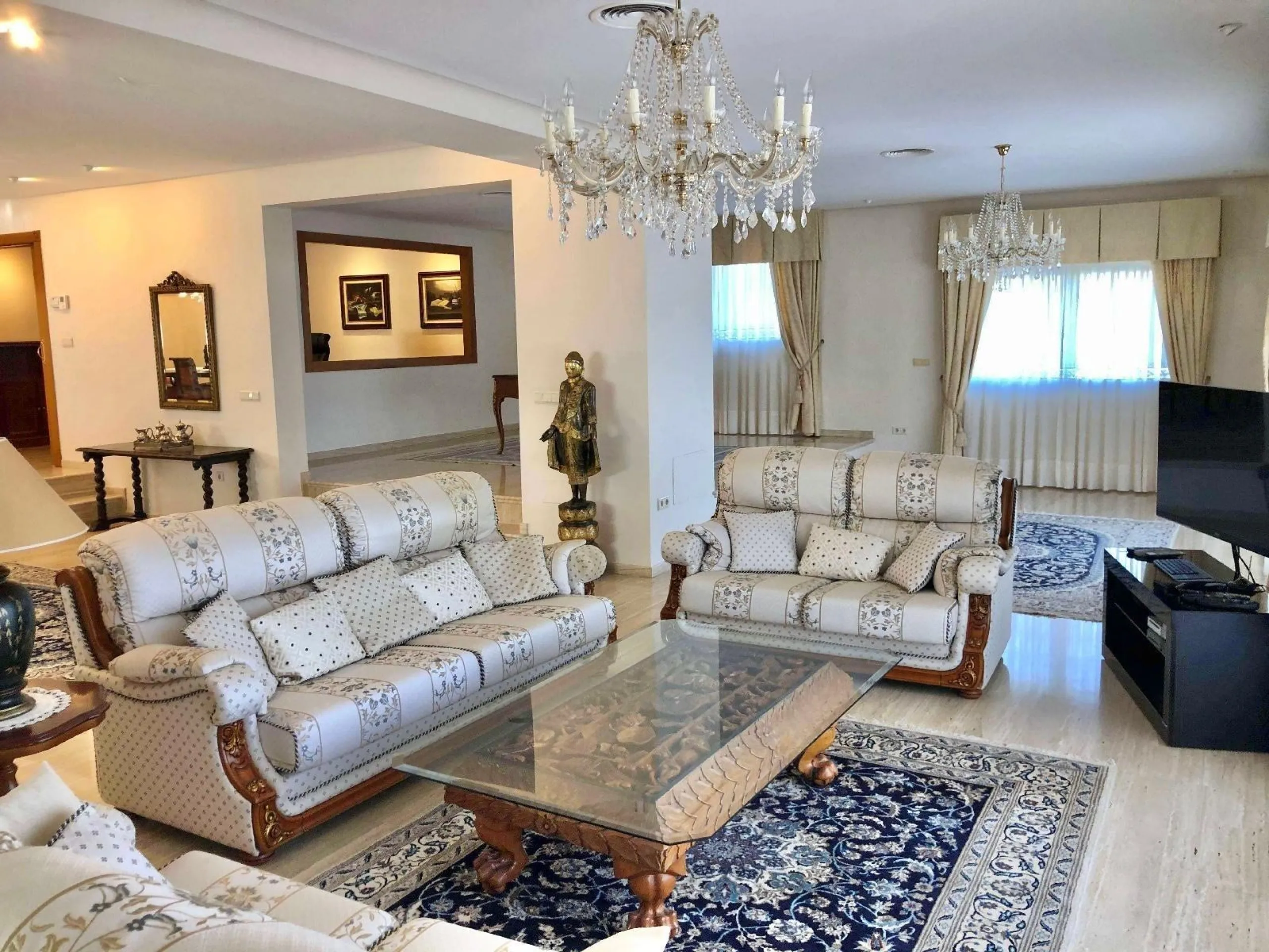 An exceptional residence in the heart of El Palmar, where luxury, comfort, and nature come together in perfect harmony.