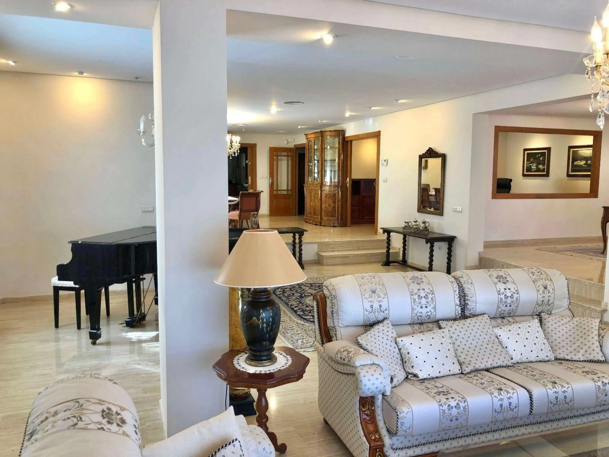 An exceptional residence in the heart of El Palmar, where luxury, comfort, and nature come together in perfect harmony.