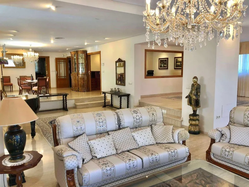 An exceptional residence in the heart of El Palmar, where luxury, comfort, and nature come together in perfect harmony.
