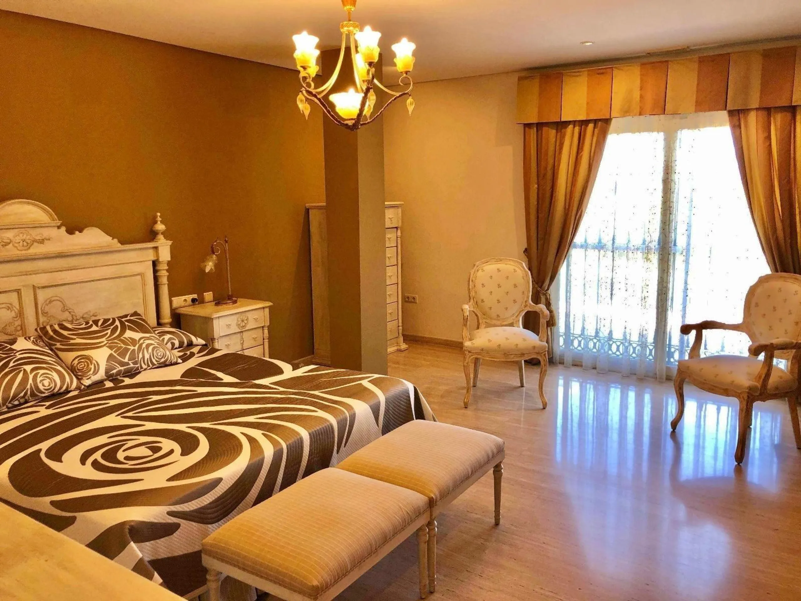 An exceptional residence in the heart of El Palmar, where luxury, comfort, and nature come together in perfect harmony.