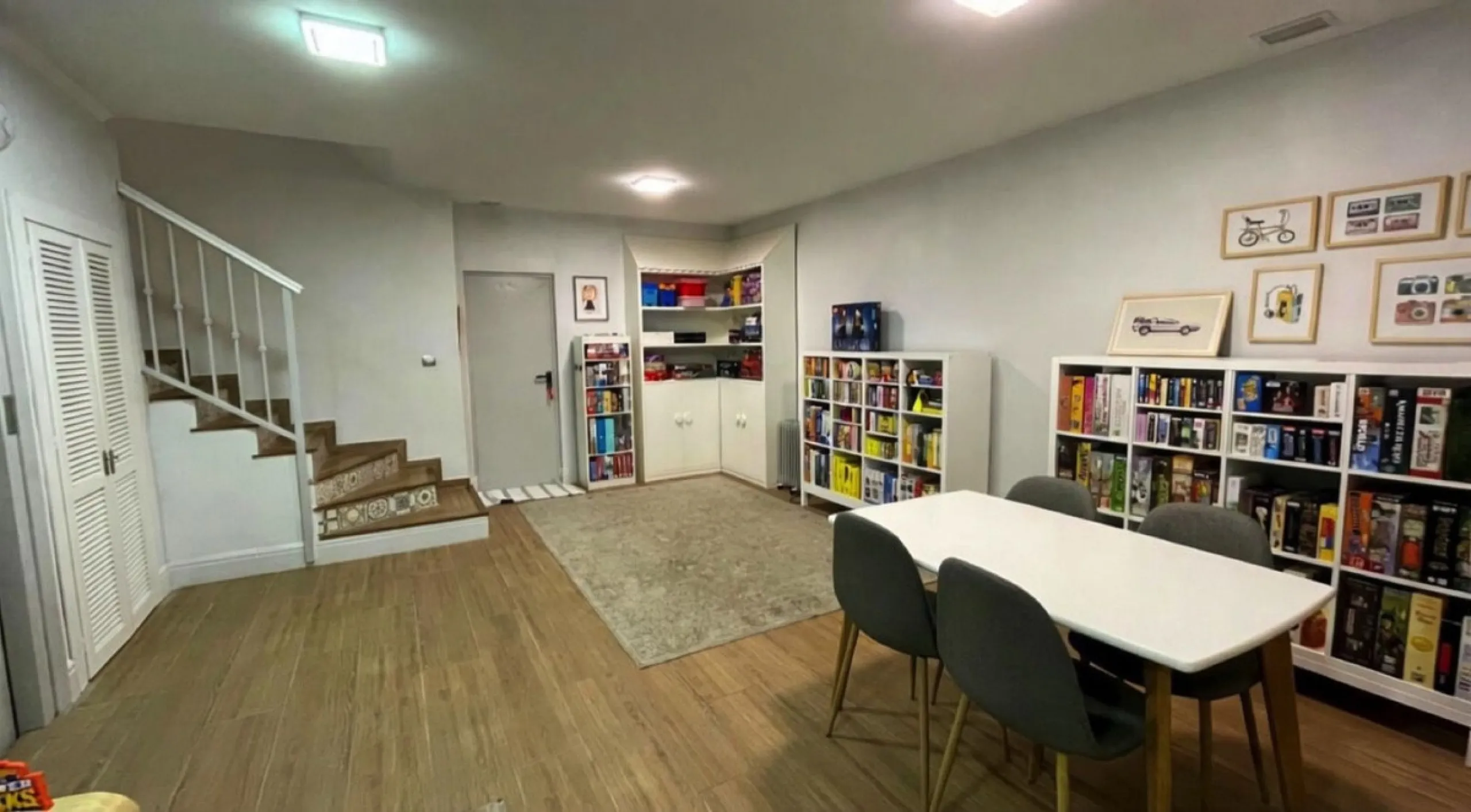 Geräumiges Reihenhaus mit 4 Schlafzimmern, privater Garage und Aufzug