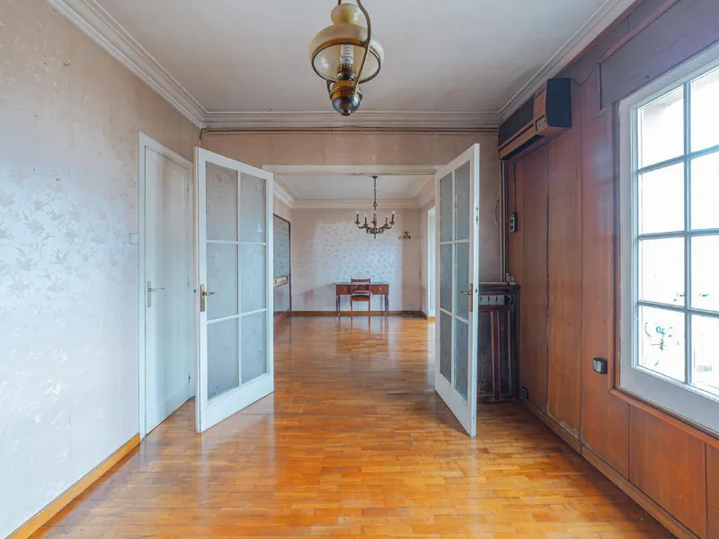 Bright apartment with classic character in Eixample, Barcelona