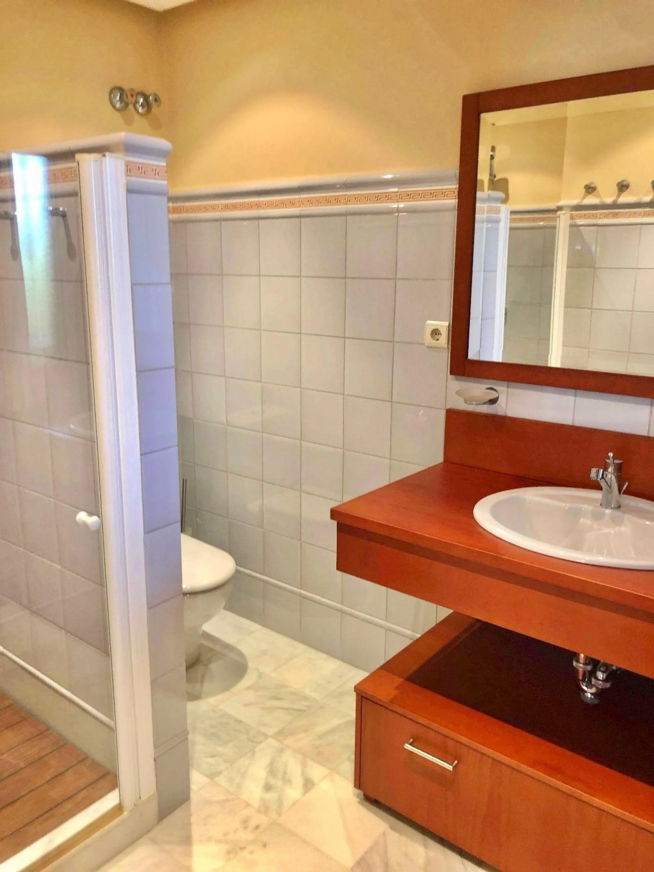 An exceptional residence in the heart of El Palmar, where luxury, comfort, and nature come together in perfect harmony.
