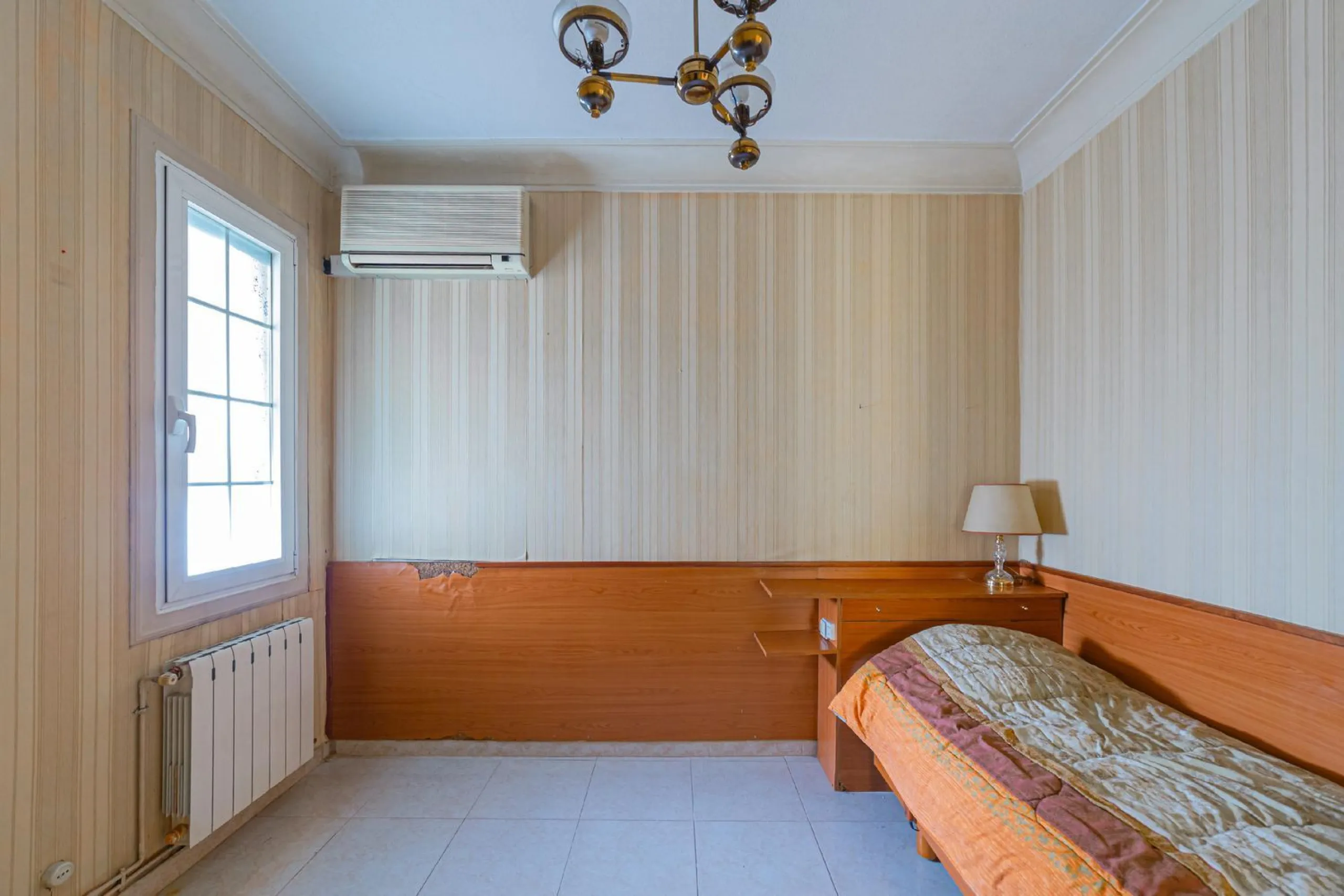 Bright apartment with classic character in Eixample, Barcelona