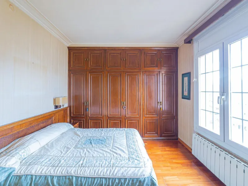 Bright apartment with classic character in Eixample, Barcelona