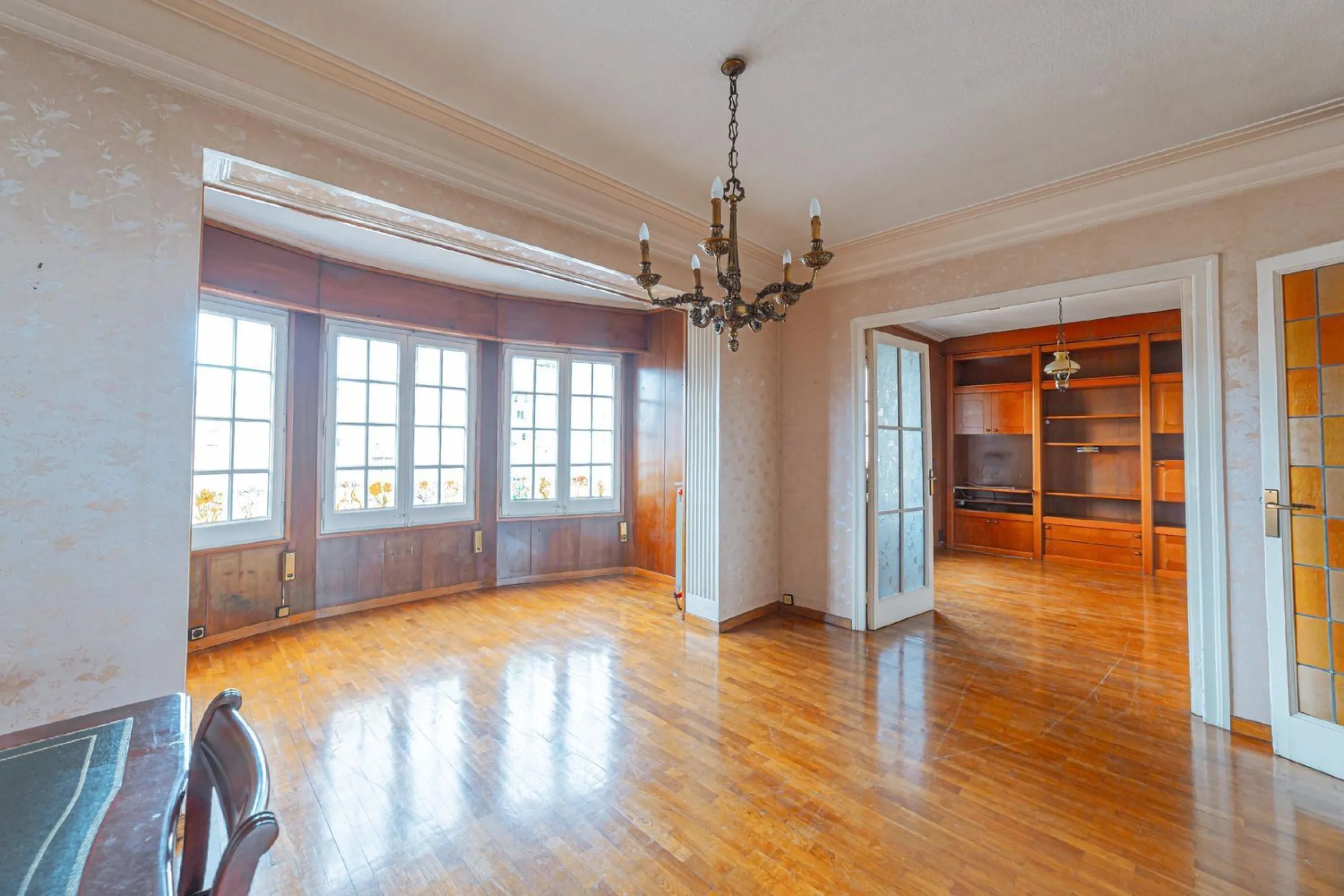 Bright apartment with classic character in Eixample, Barcelona