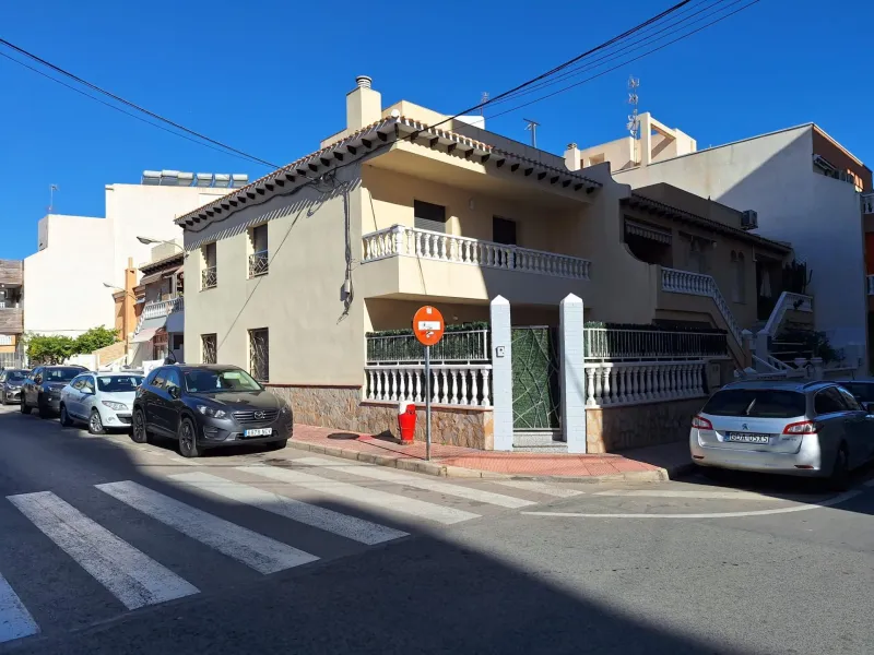 Magnificent Renovated Townhouse in Playa del Cura, Torrevieja