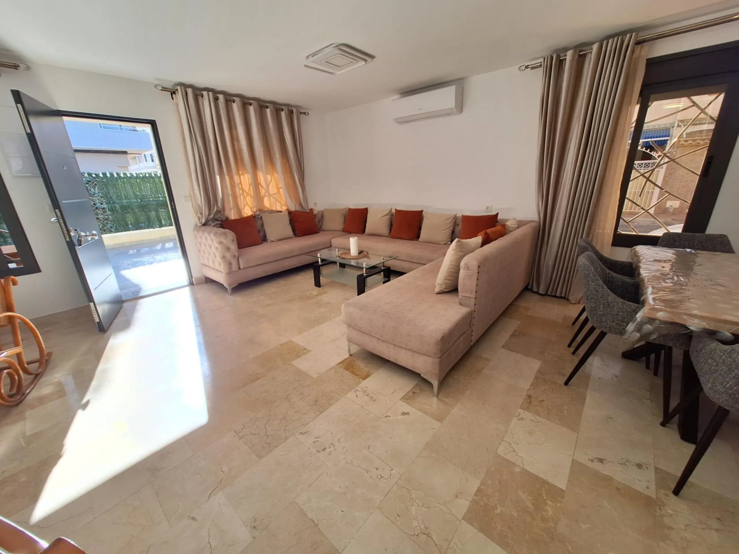 Magnificent Renovated Townhouse in Playa del Cura, Torrevieja