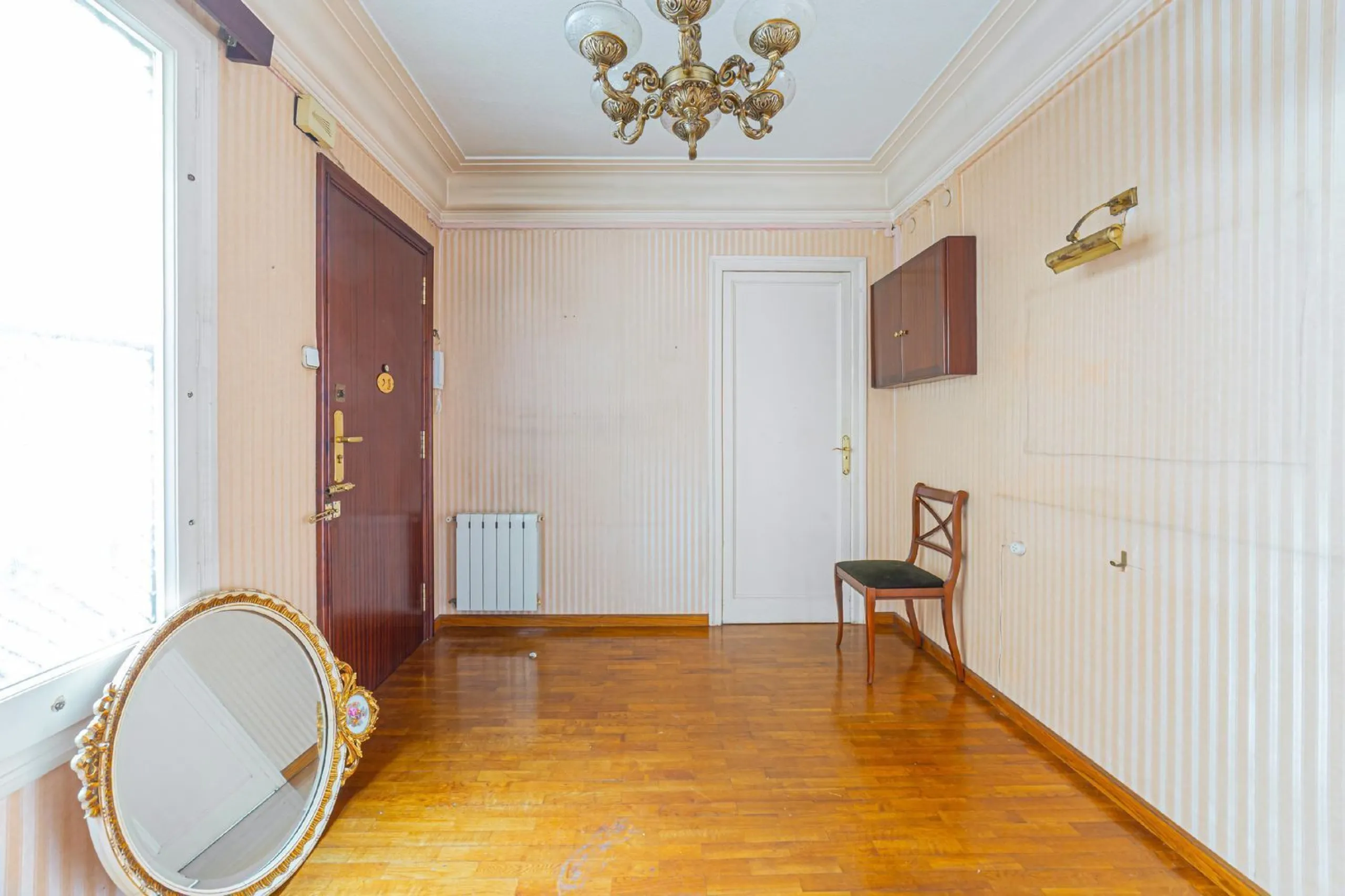 Bright apartment with classic character in Eixample, Barcelona