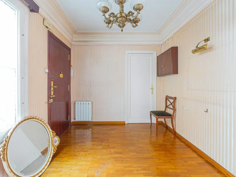 Bright apartment with classic character in Eixample, Barcelona