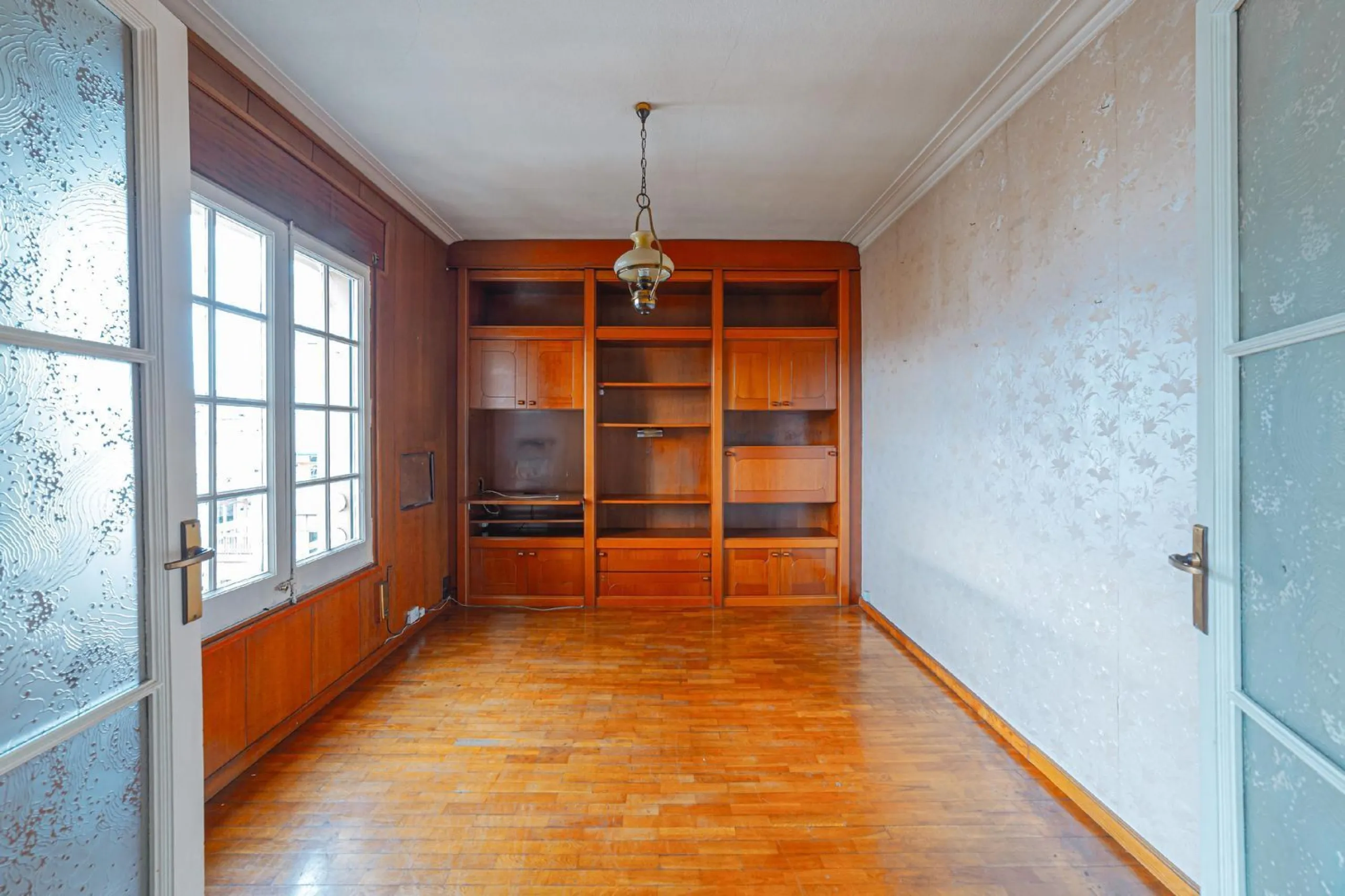 Bright apartment with classic character in Eixample, Barcelona