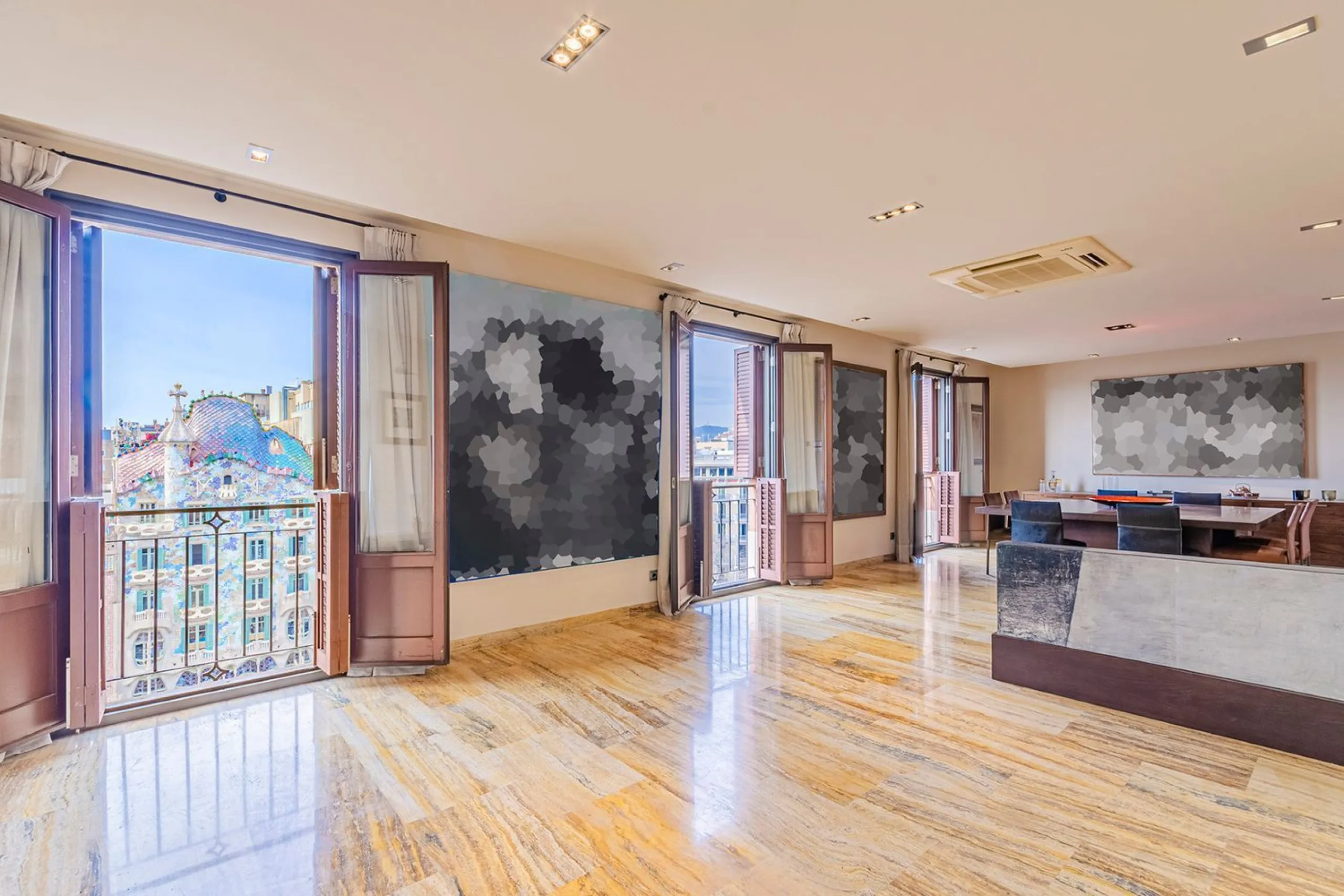 Apartment with direct views of Casa Batlló on Passeig de Gracia, Barcelona