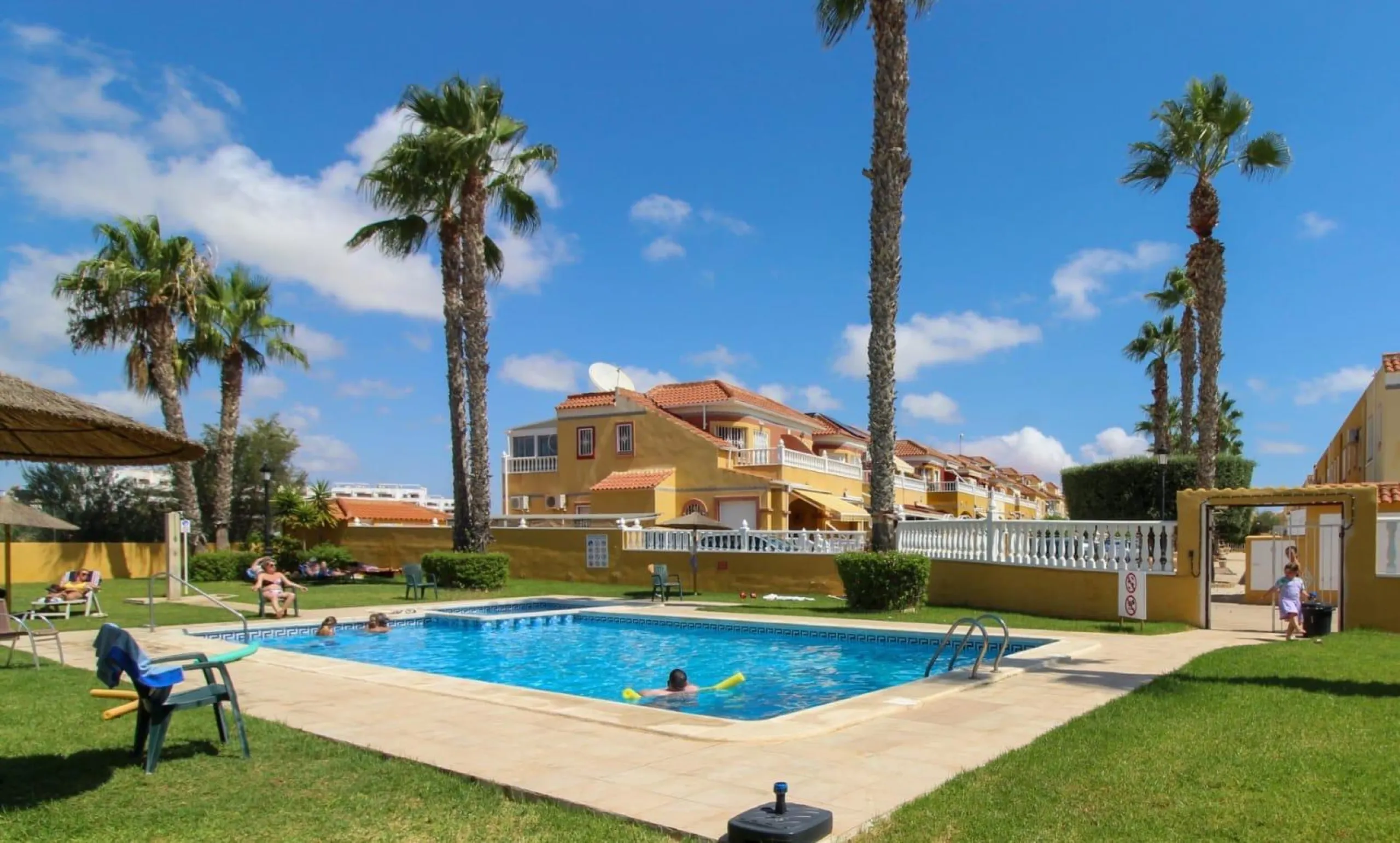 Charming East-Facing Townhouse in La Regia – 800 m to Cabo Roig Strip