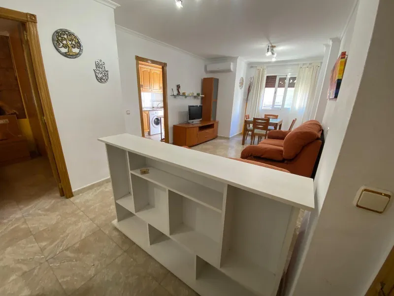 Apartamento con 2 dormitorios, 1 baño, 700 m. de la playa