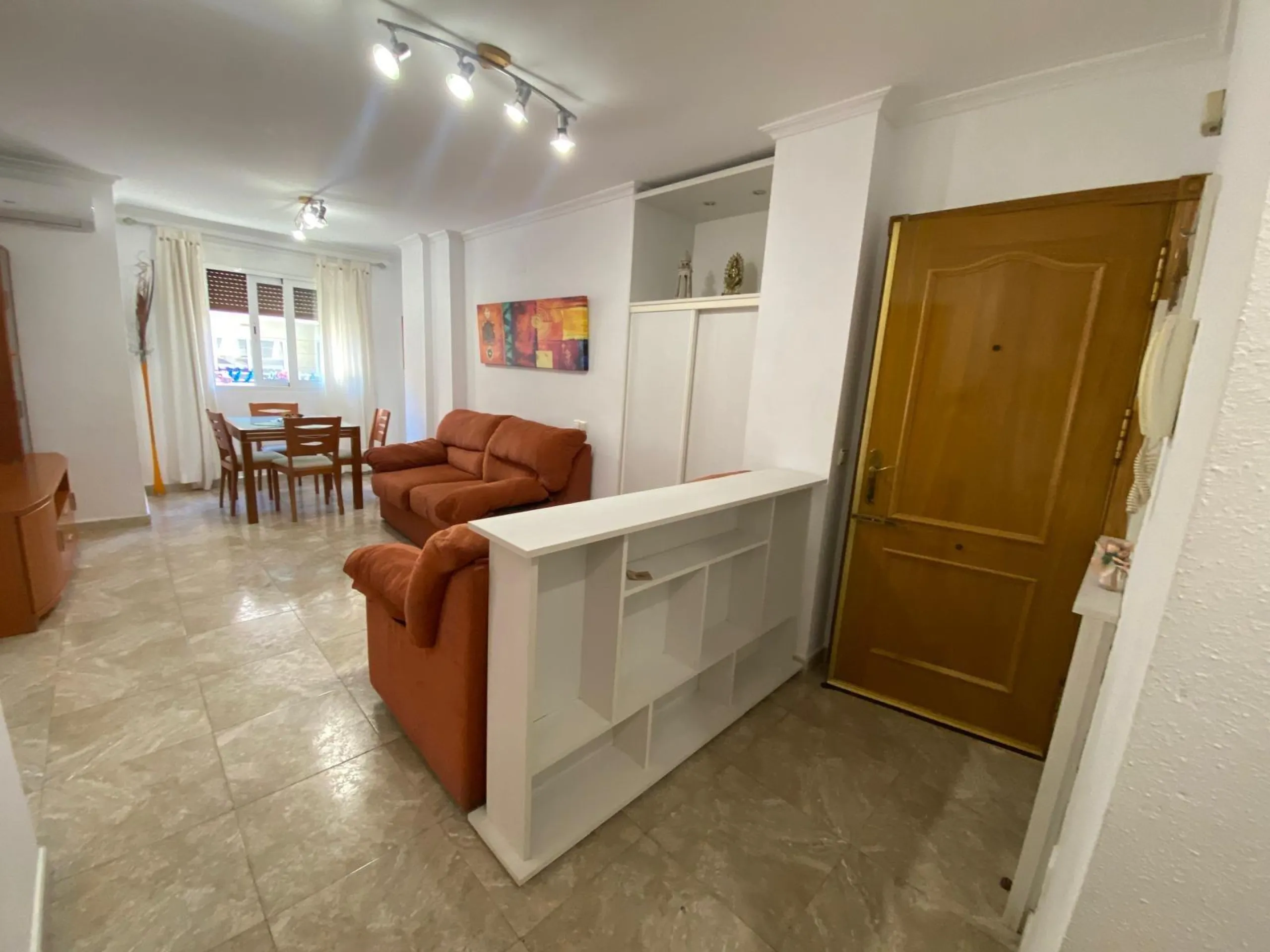 Apartamento con 2 dormitorios, 1 baño, 700 m. de la playa