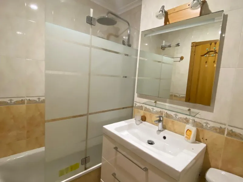 Apartamento con 2 dormitorios, 1 baño, 700 m. de la playa