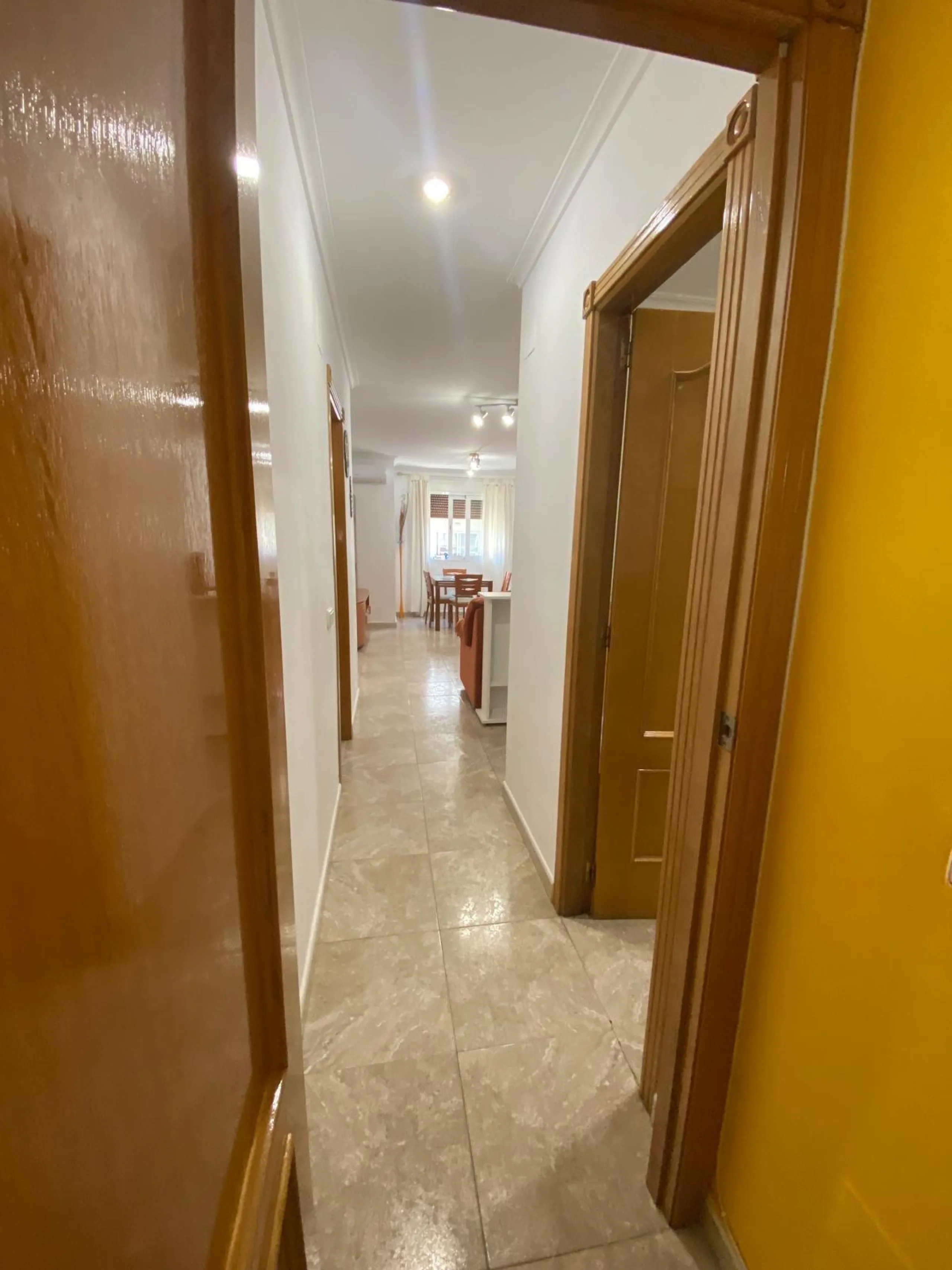 Apartamento con 2 dormitorios, 1 baño, 700 m. de la playa