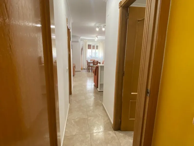Apartamento con 2 dormitorios, 1 baño, 700 m. de la playa