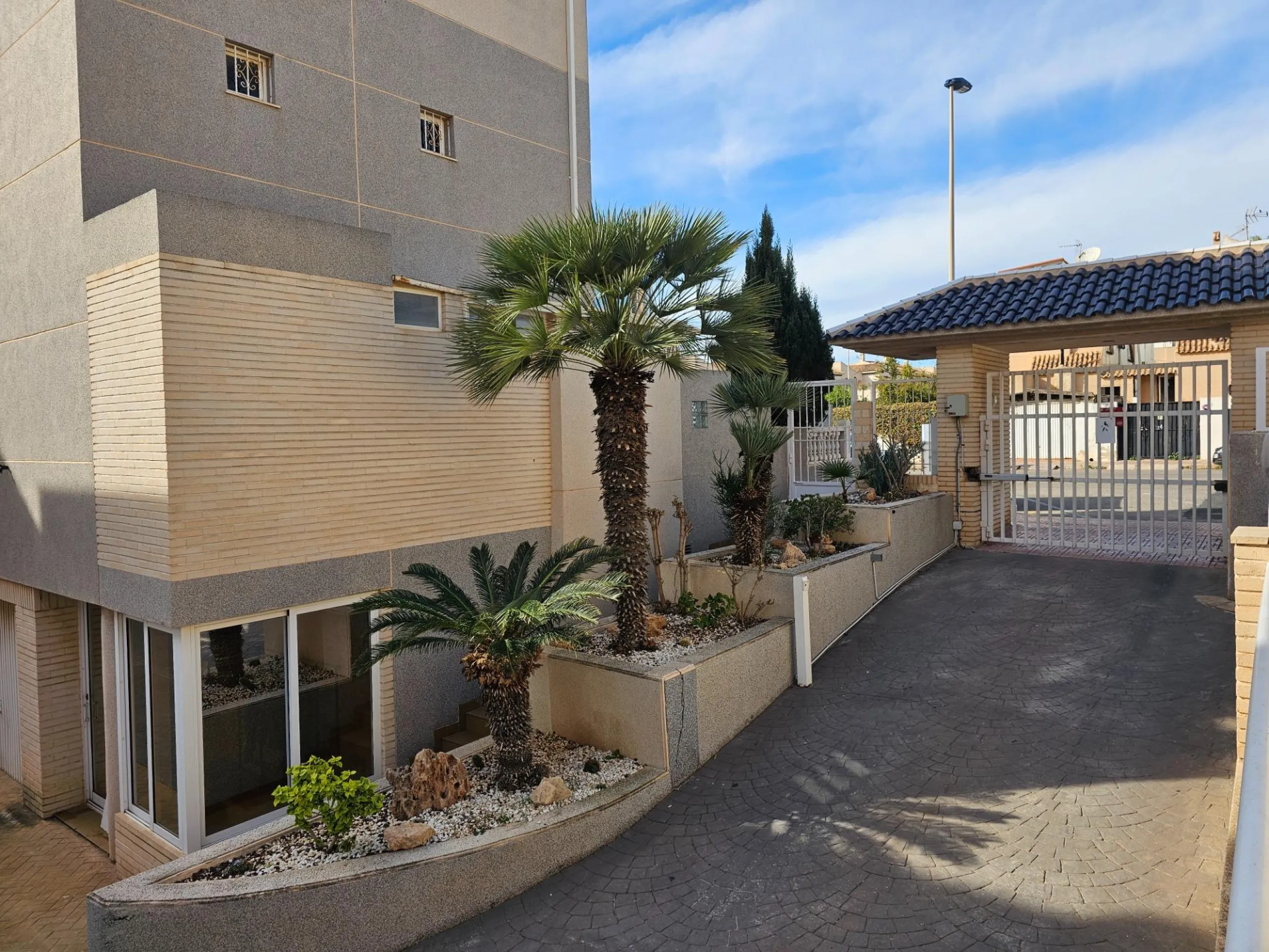 Modern Apartment in Torreblanca, Torrevieja - Ideal for Investment