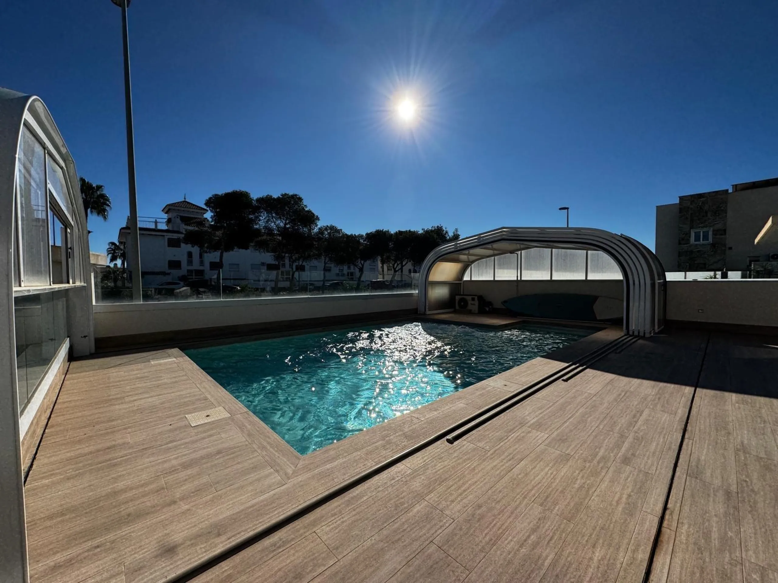 VILLA DE LUJO CON VISTAS AL MAR EN CAPMOAMOR CON 349 M2 DE CASA Y 503 DE PARCELA. 4 DORM. 6 BAÑOS. CON ASCENSOR.