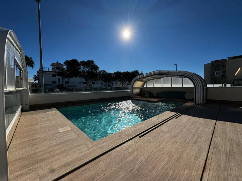 VILLA DE LUJO CON VISTAS AL MAR EN CAPMOAMOR CON 349 M2 DE CASA Y 503 DE PARCELA. 4 DORM. 6 BAÑOS. CON ASCENSOR.