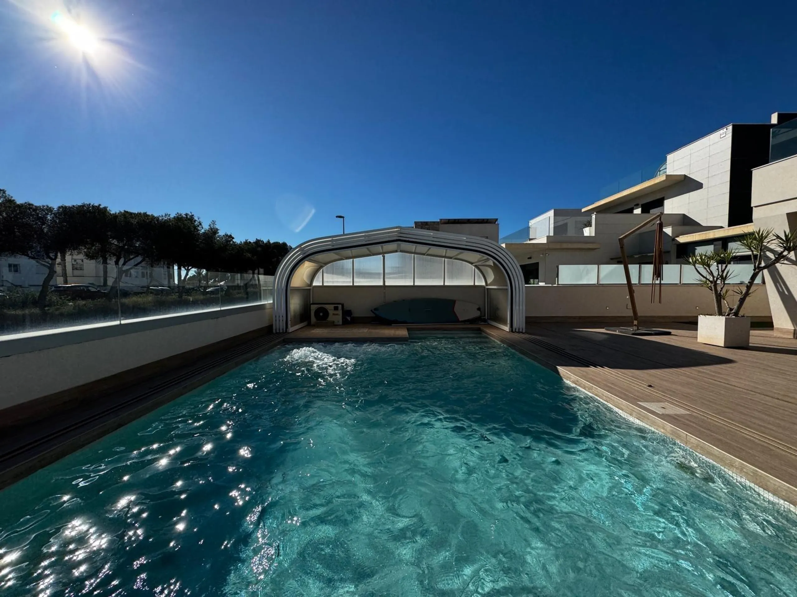 VILLA DE LUJO CON VISTAS AL MAR EN CAPMOAMOR CON 349 M2 DE CASA Y 503 DE PARCELA. 4 DORM. 6 BAÑOS. CON ASCENSOR.