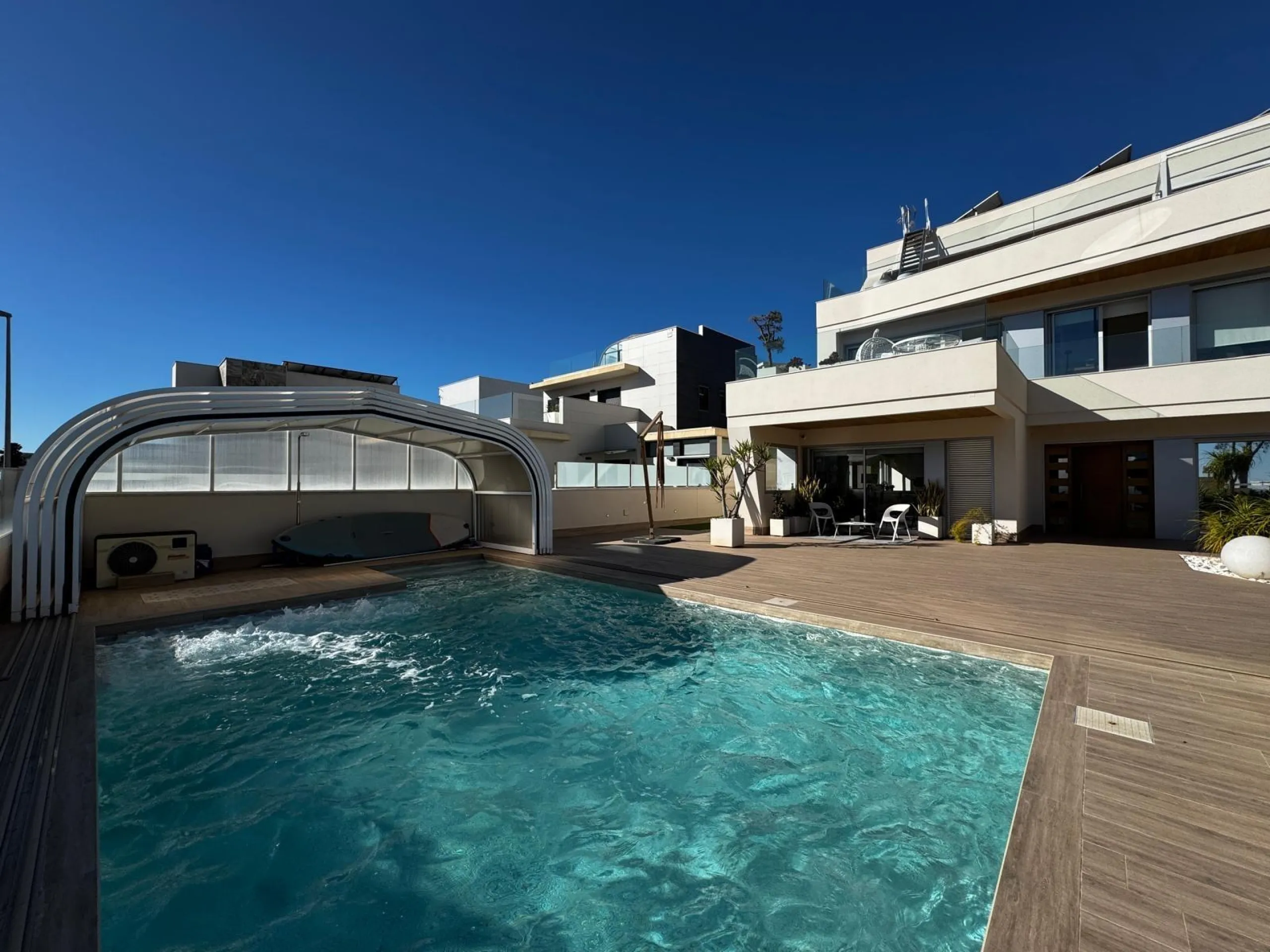 VILLA DE LUJO CON VISTAS AL MAR EN CAPMOAMOR CON 349 M2 DE CASA Y 503 DE PARCELA. 4 DORM. 6 BAÑOS. CON ASCENSOR.