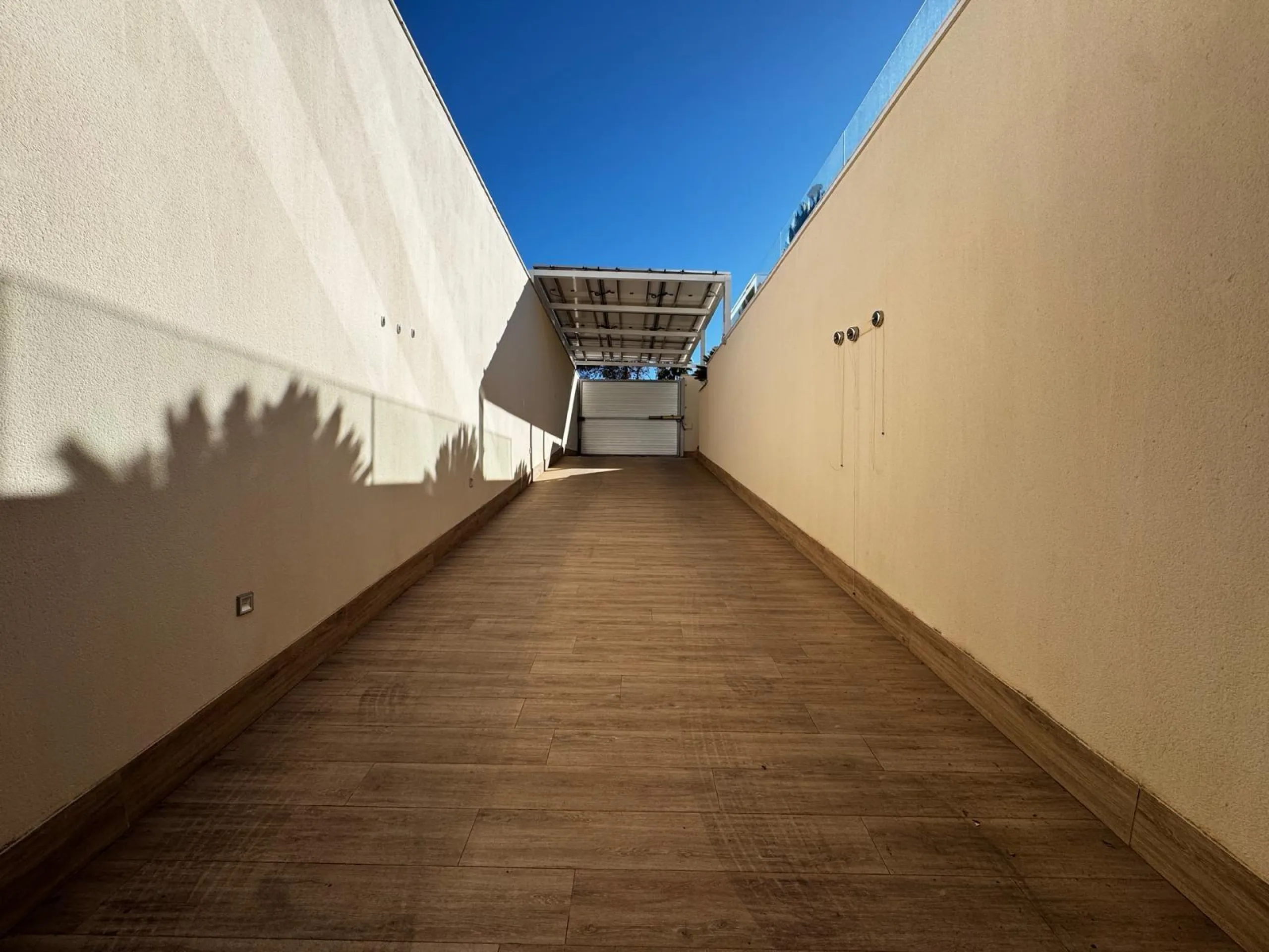 VILLA DE LUJO CON VISTAS AL MAR EN CAPMOAMOR CON 349 M2 DE CASA Y 503 DE PARCELA. 4 DORM. 6 BAÑOS. CON ASCENSOR.