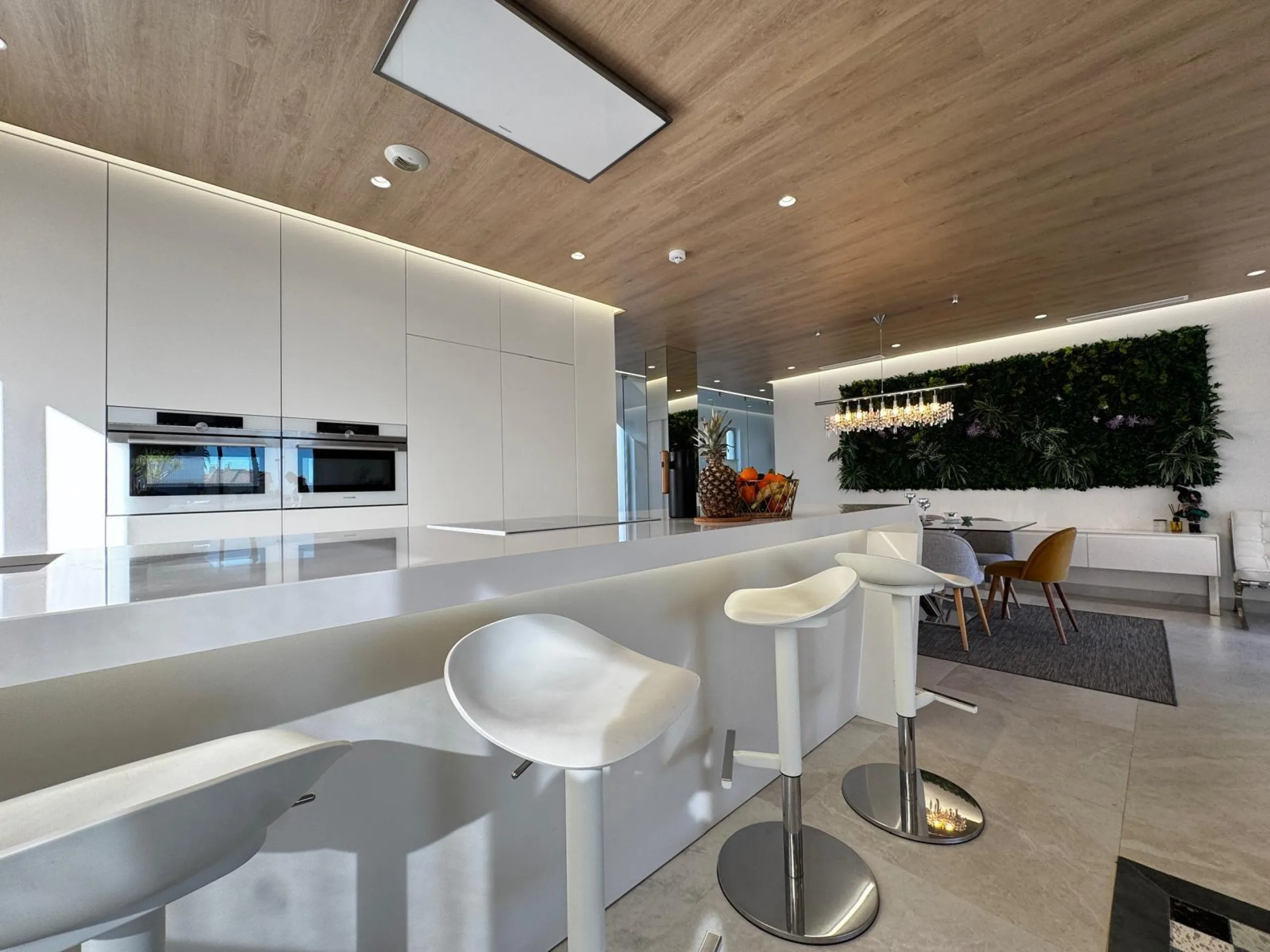 VILLA DE LUJO CON VISTAS AL MAR EN CAPMOAMOR CON 349 M2 DE CASA Y 503 DE PARCELA. 4 DORM. 6 BAÑOS. CON ASCENSOR.