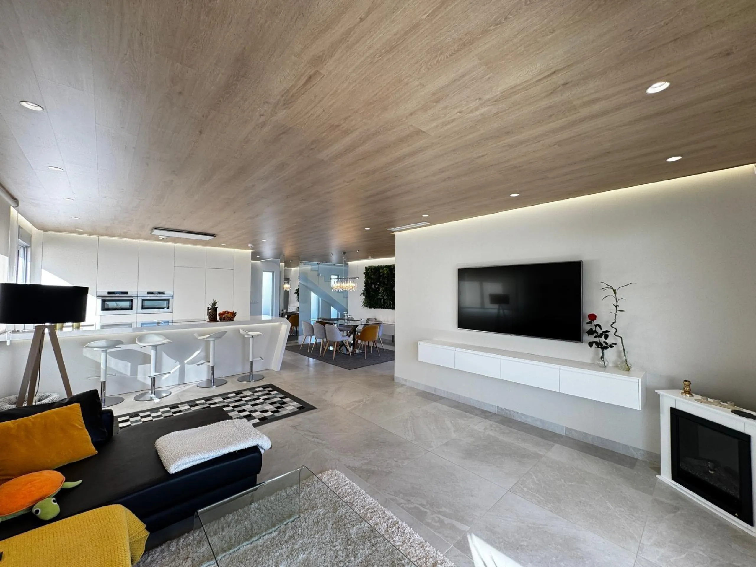VILLA DE LUJO CON VISTAS AL MAR EN CAPMOAMOR CON 349 M2 DE CASA Y 503 DE PARCELA. 4 DORM. 6 BAÑOS. CON ASCENSOR.