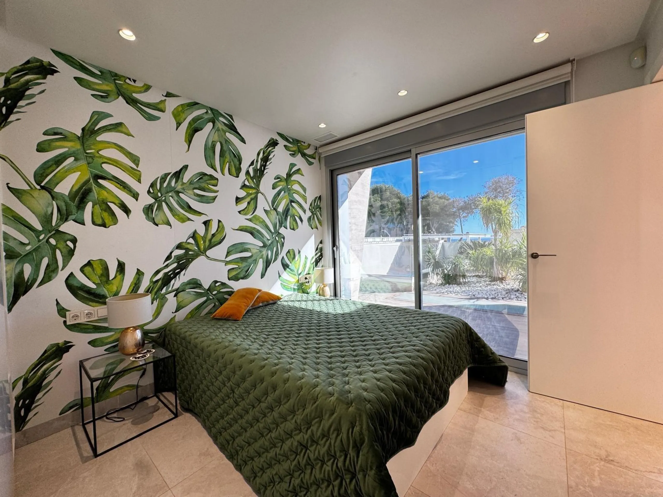 VILLA DE LUJO CON VISTAS AL MAR EN CAPMOAMOR CON 349 M2 DE CASA Y 503 DE PARCELA. 4 DORM. 6 BAÑOS. CON ASCENSOR.