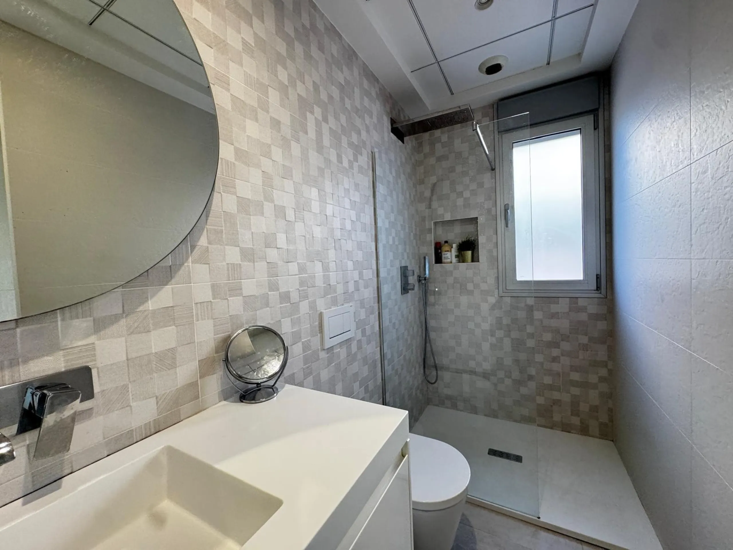 VILLA DE LUJO CON VISTAS AL MAR EN CAPMOAMOR CON 349 M2 DE CASA Y 503 DE PARCELA. 4 DORM. 6 BAÑOS. CON ASCENSOR.