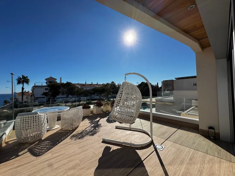 VILLA DE LUJO CON VISTAS AL MAR EN CAPMOAMOR CON 349 M2 DE CASA Y 503 DE PARCELA. 4 DORM. 6 BAÑOS. CON ASCENSOR.