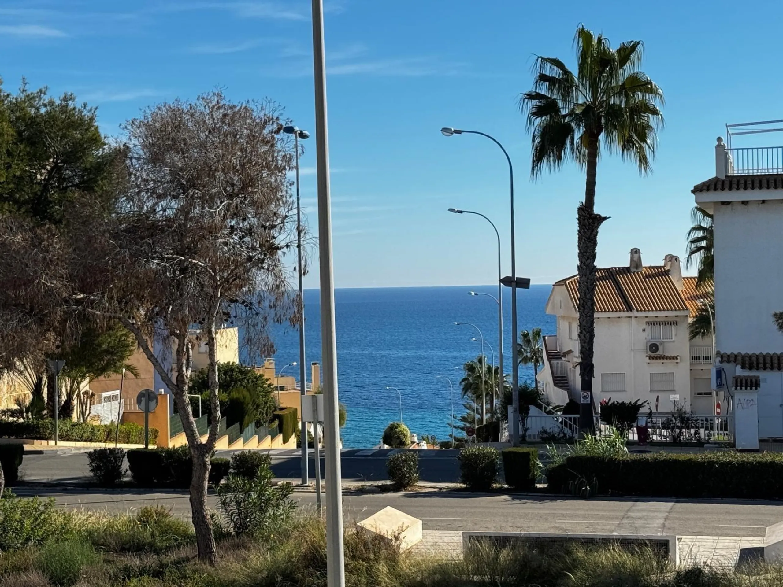 VILLA DE LUJO CON VISTAS AL MAR EN CAPMOAMOR CON 349 M2 DE CASA Y 503 DE PARCELA. 4 DORM. 6 BAÑOS. CON ASCENSOR.