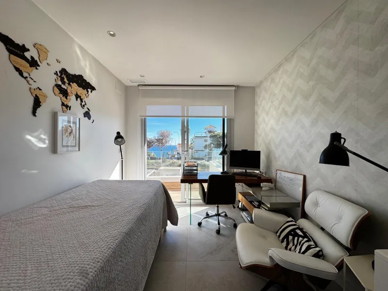 VILLA DE LUJO CON VISTAS AL MAR EN CAPMOAMOR CON 349 M2 DE CASA Y 503 DE PARCELA. 4 DORM. 6 BAÑOS. CON ASCENSOR.
