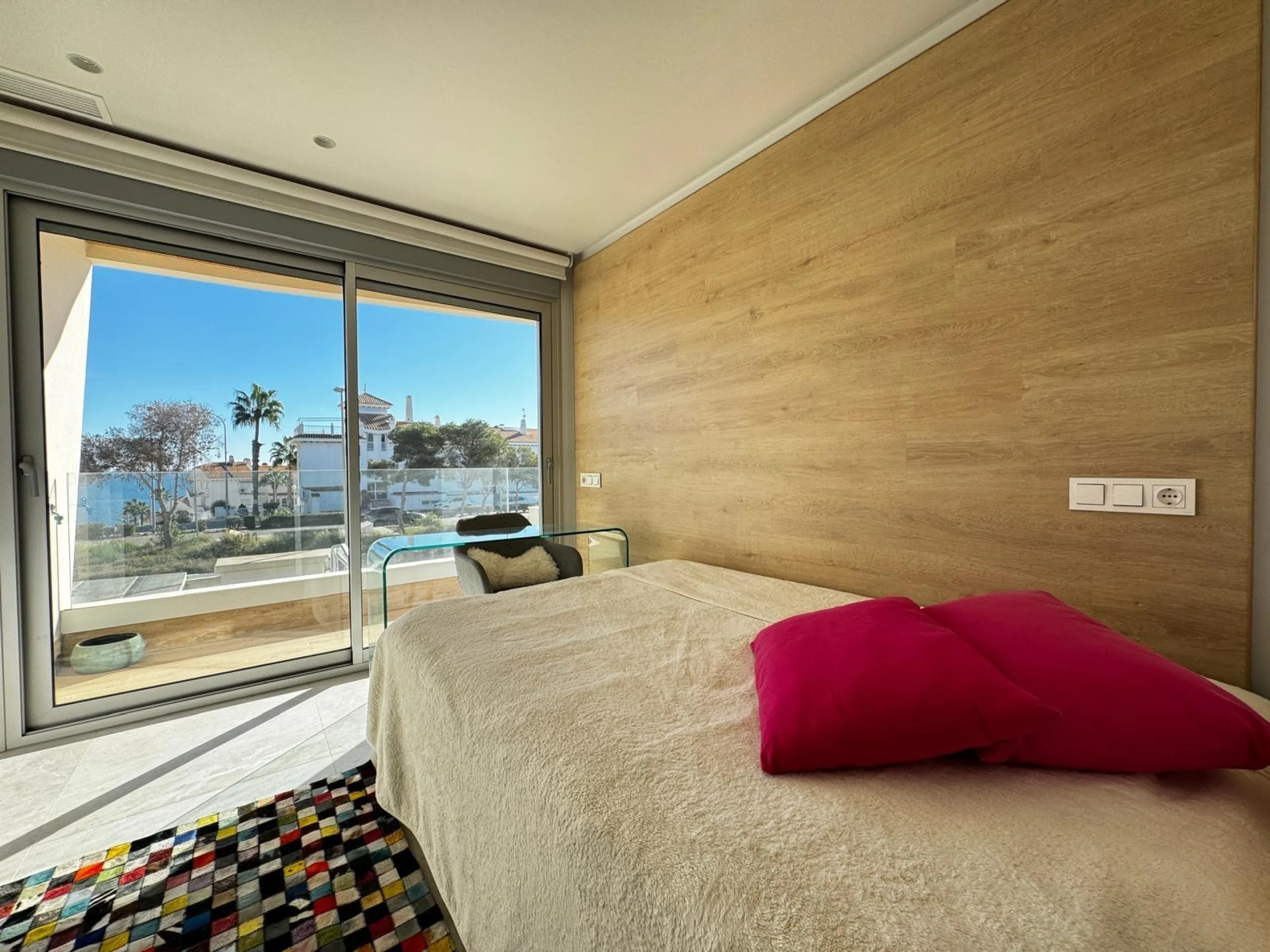 VILLA DE LUJO CON VISTAS AL MAR EN CAPMOAMOR CON 349 M2 DE CASA Y 503 DE PARCELA. 4 DORM. 6 BAÑOS. CON ASCENSOR.