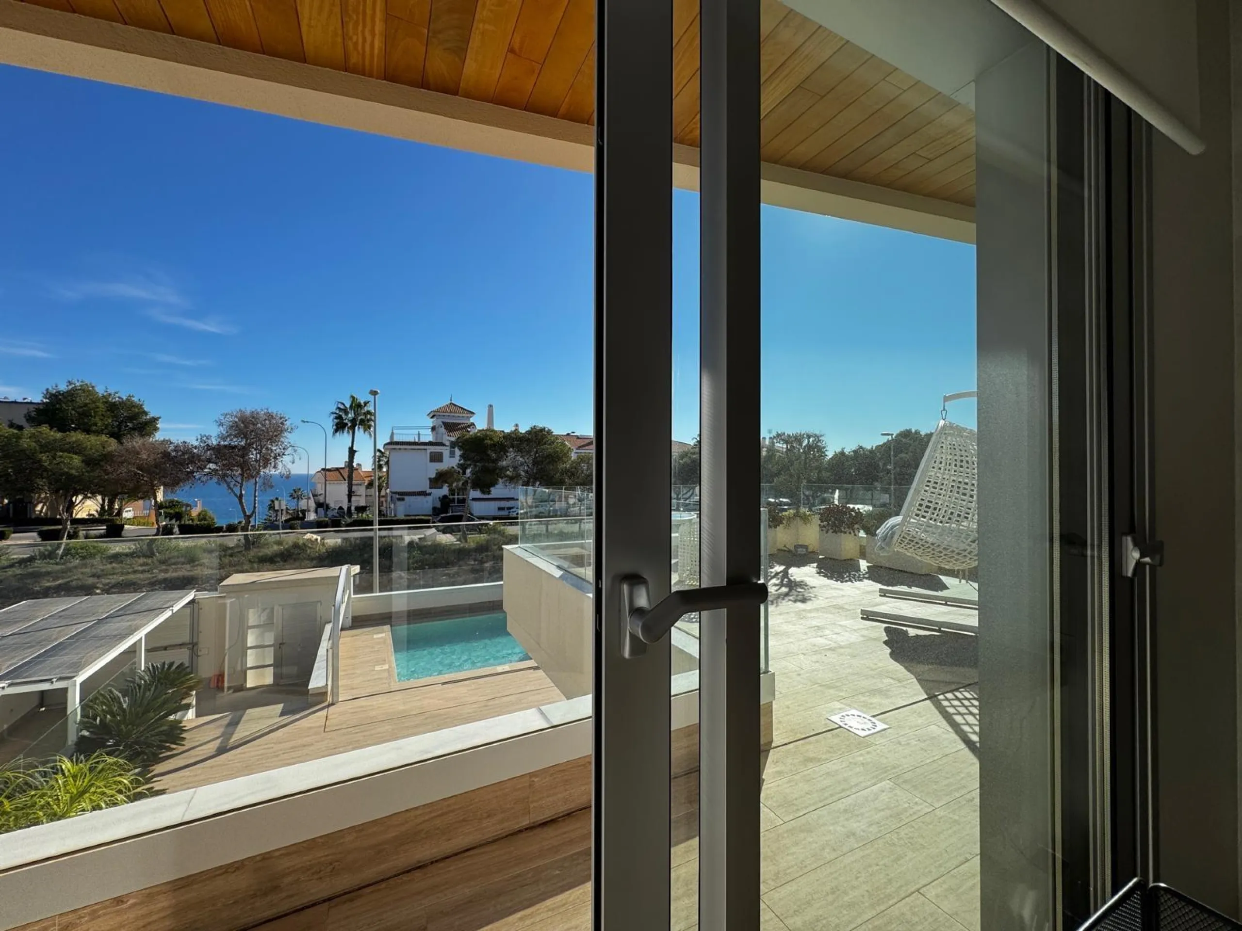 VILLA DE LUJO CON VISTAS AL MAR EN CAPMOAMOR CON 349 M2 DE CASA Y 503 DE PARCELA. 4 DORM. 6 BAÑOS. CON ASCENSOR.