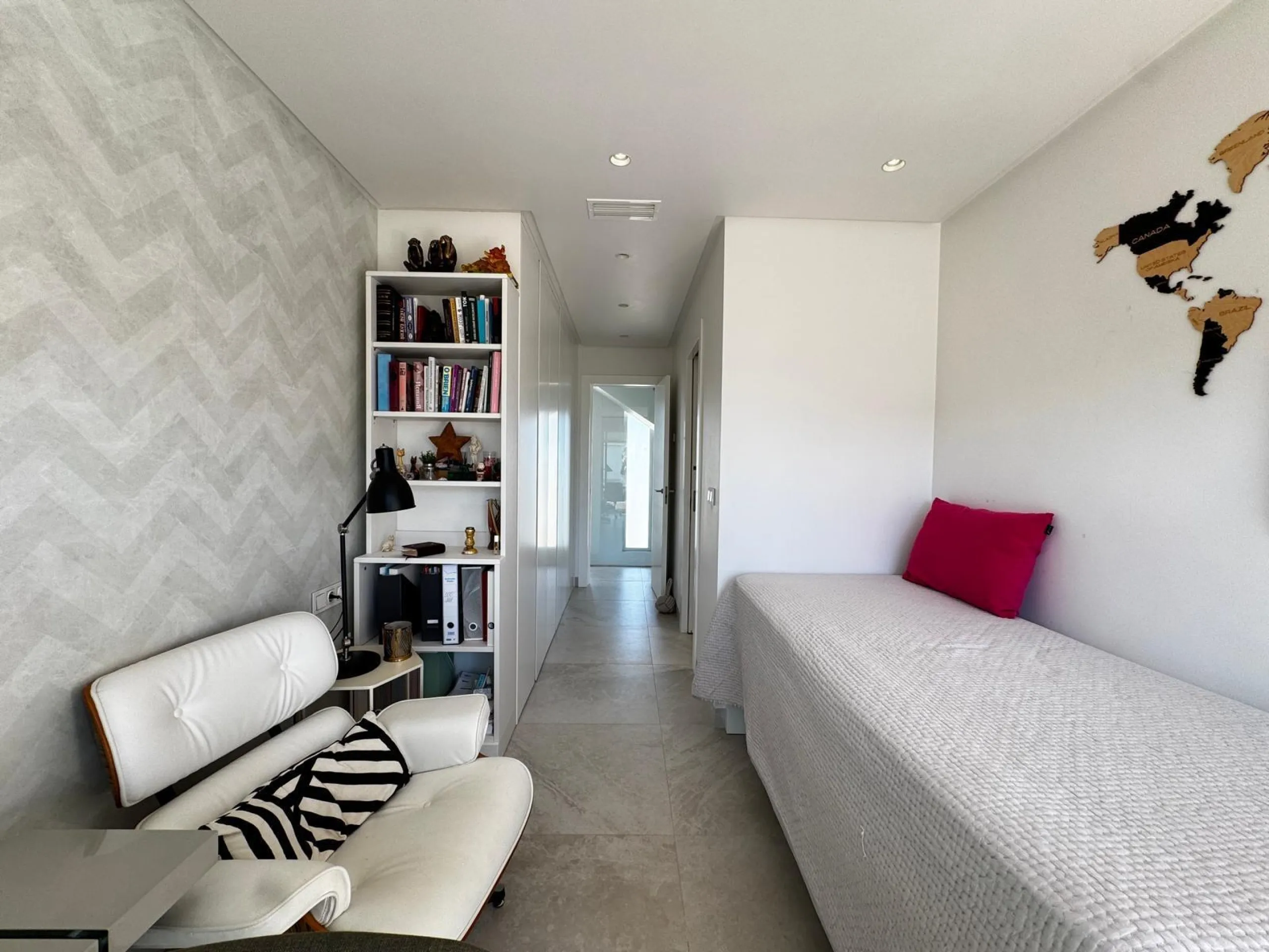 VILLA DE LUJO CON VISTAS AL MAR EN CAPMOAMOR CON 349 M2 DE CASA Y 503 DE PARCELA. 4 DORM. 6 BAÑOS. CON ASCENSOR.