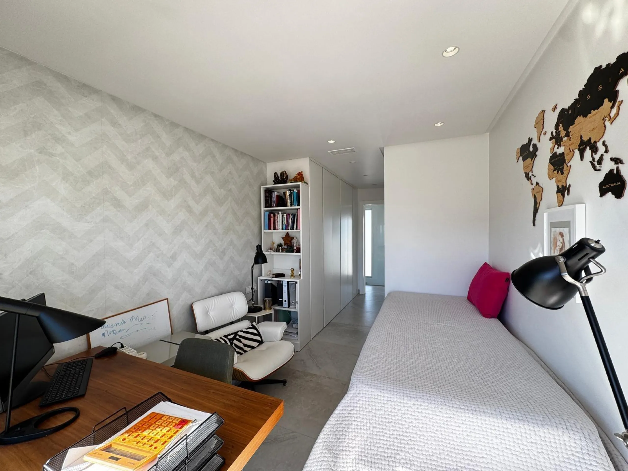 VILLA DE LUJO CON VISTAS AL MAR EN CAPMOAMOR CON 349 M2 DE CASA Y 503 DE PARCELA. 4 DORM. 6 BAÑOS. CON ASCENSOR.