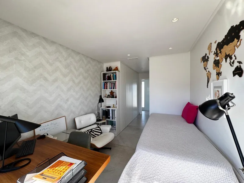 VILLA DE LUJO CON VISTAS AL MAR EN CAPMOAMOR CON 349 M2 DE CASA Y 503 DE PARCELA. 4 DORM. 6 BAÑOS. CON ASCENSOR.