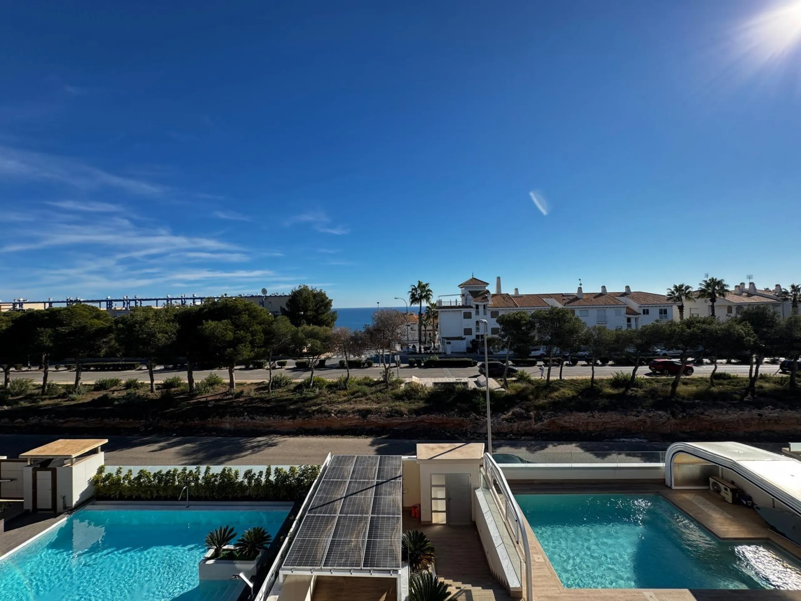 VILLA DE LUJO CON VISTAS AL MAR EN CAPMOAMOR CON 349 M2 DE CASA Y 503 DE PARCELA. 4 DORM. 6 BAÑOS. CON ASCENSOR.
