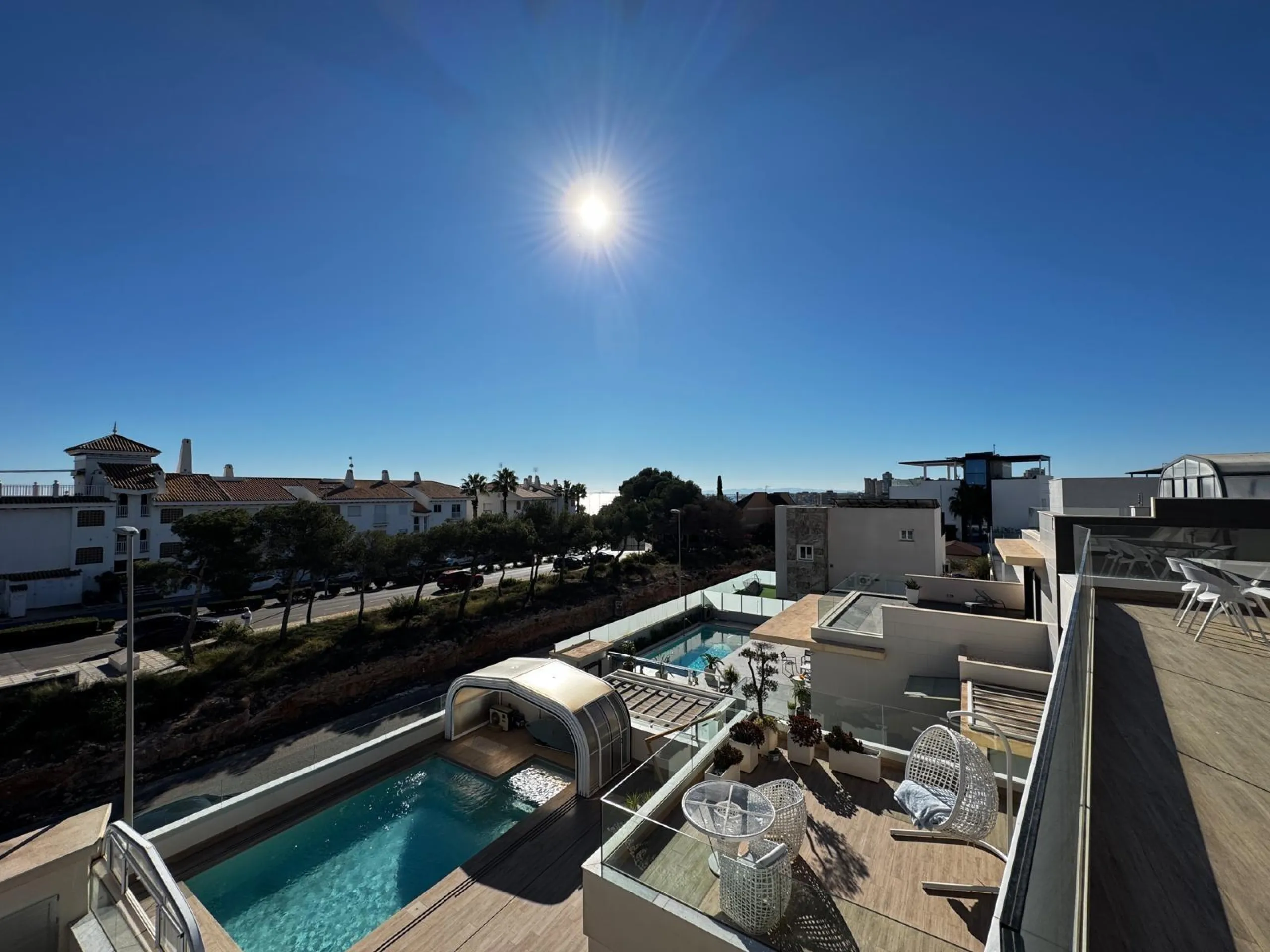 VILLA DE LUJO CON VISTAS AL MAR EN CAPMOAMOR CON 349 M2 DE CASA Y 503 DE PARCELA. 4 DORM. 6 BAÑOS. CON ASCENSOR.